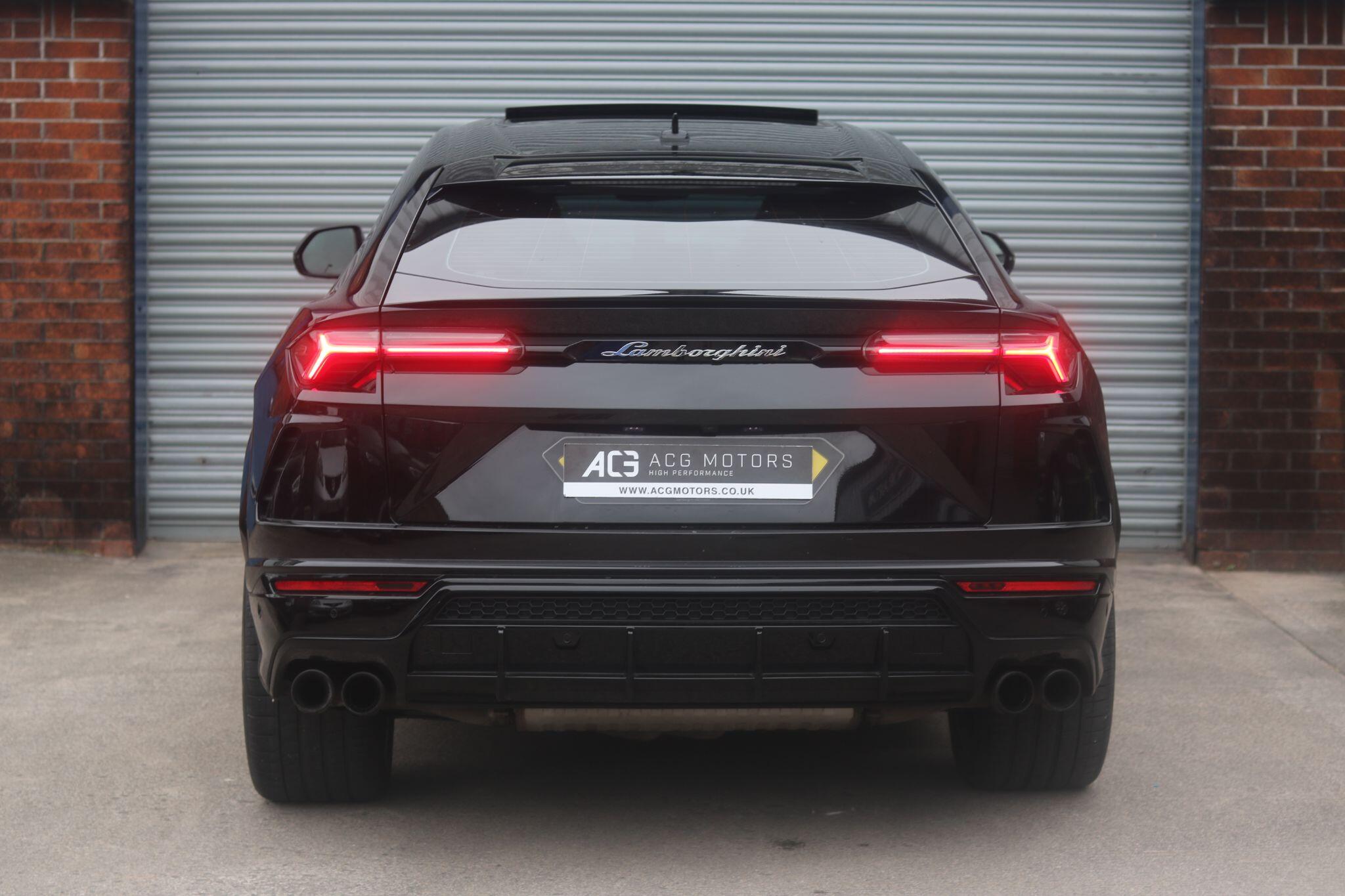 Lamborghini Urus view 7