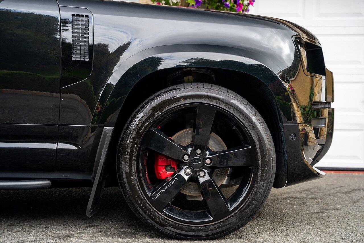 Land Rover Defender view 4