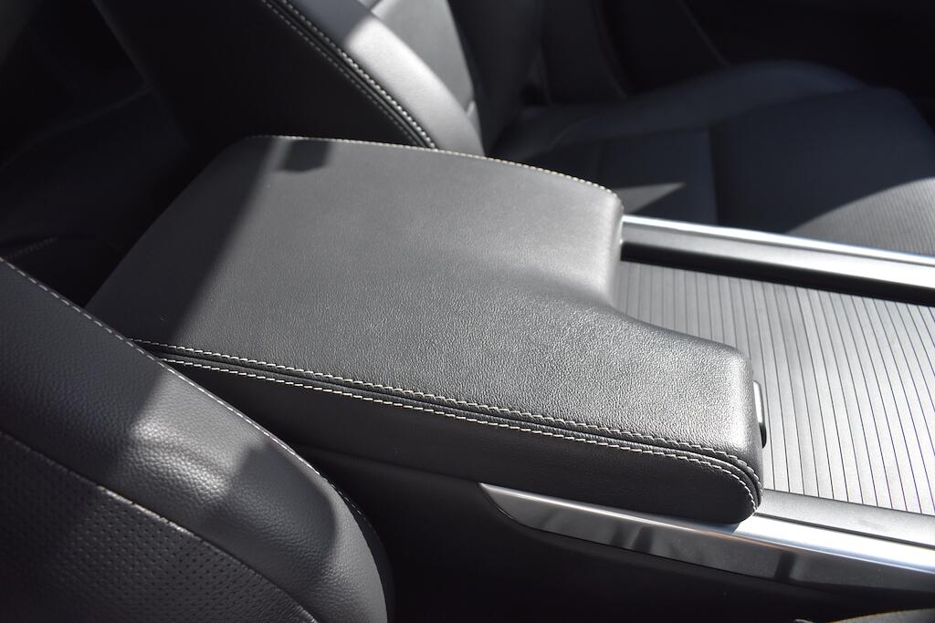 Jaguar Xe view 70