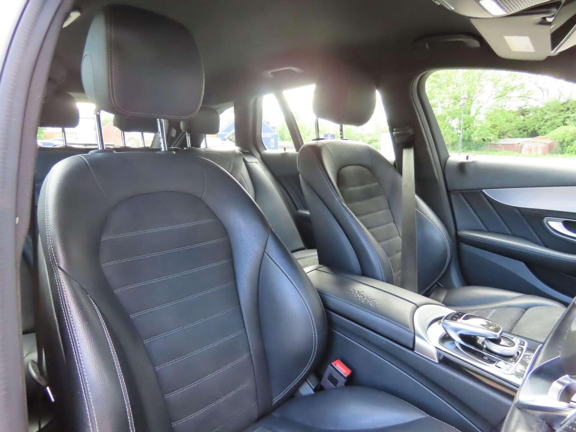 Mercedes-Benz C-Class view 8
