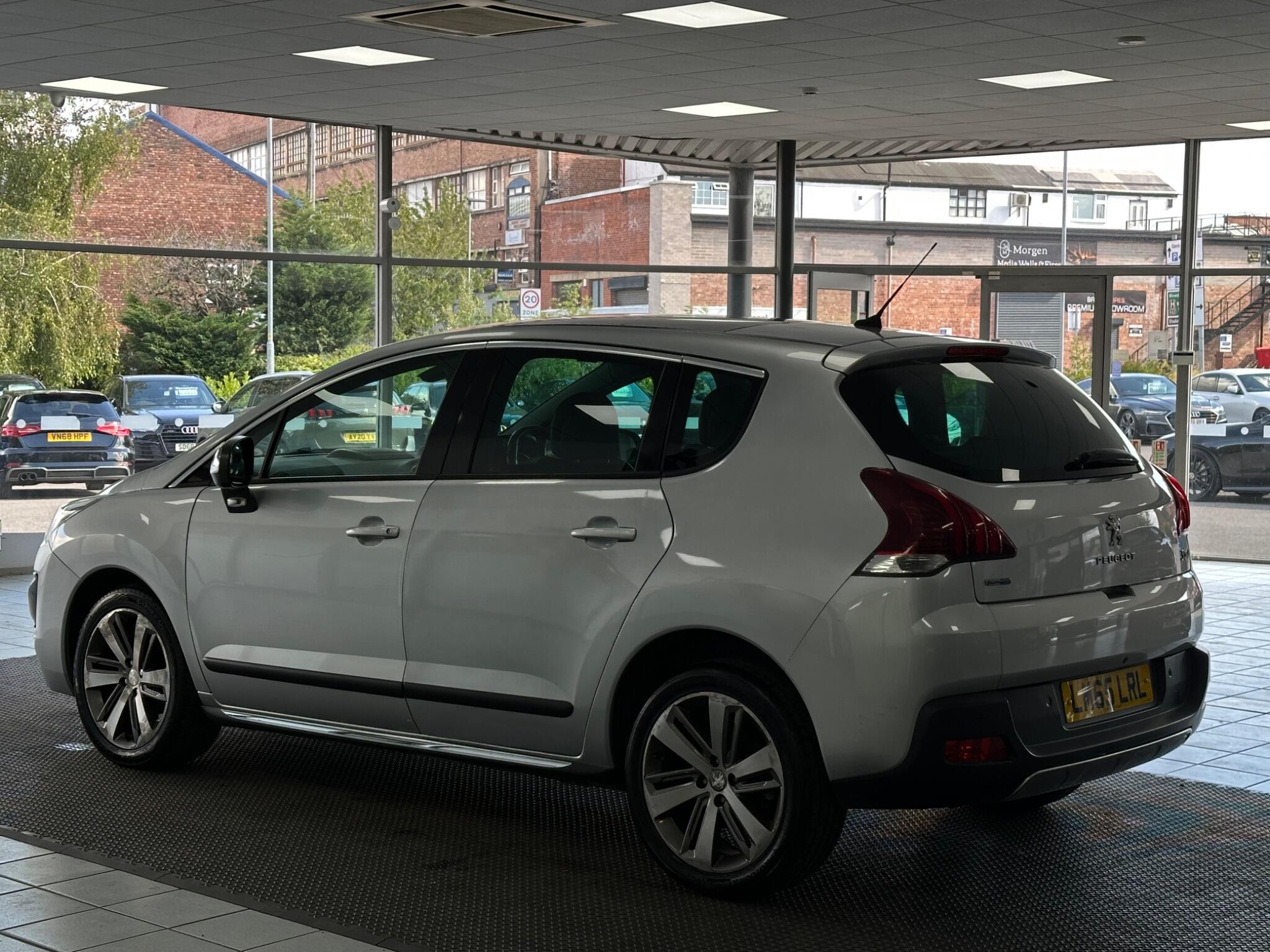 Peugeot 3008 view 9