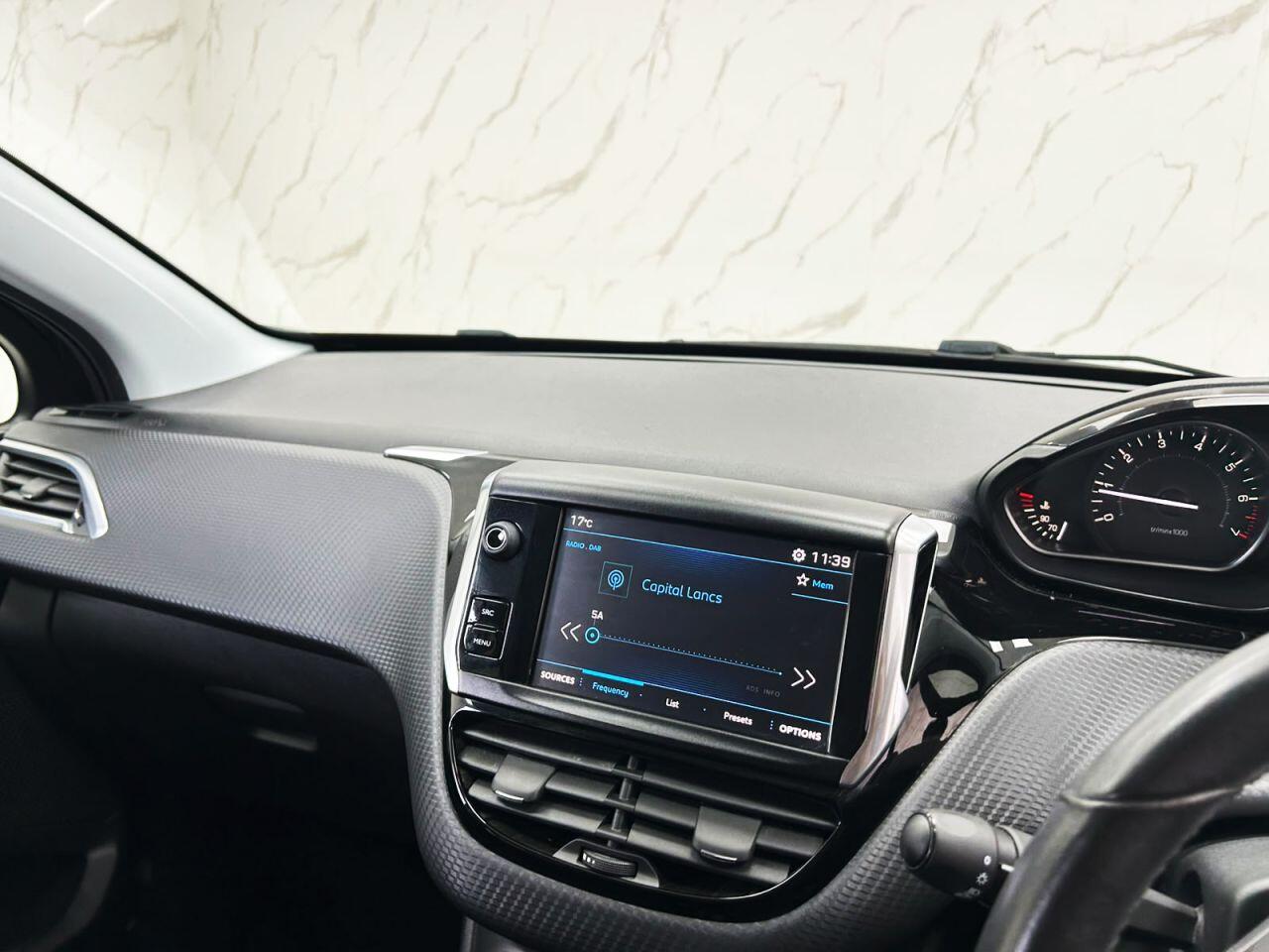 Peugeot 208 view 18