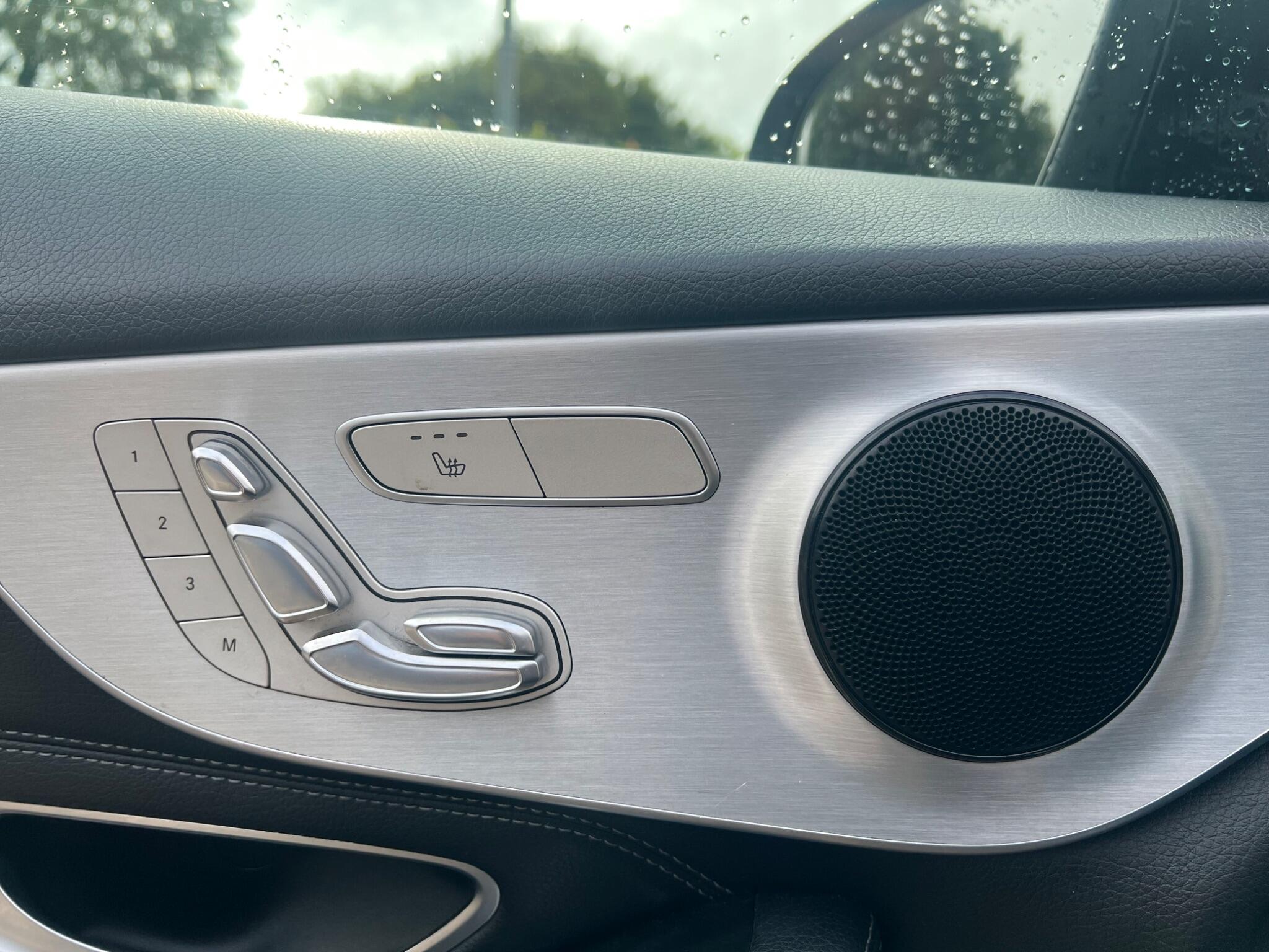 Mercedes-Benz C-Class view 29