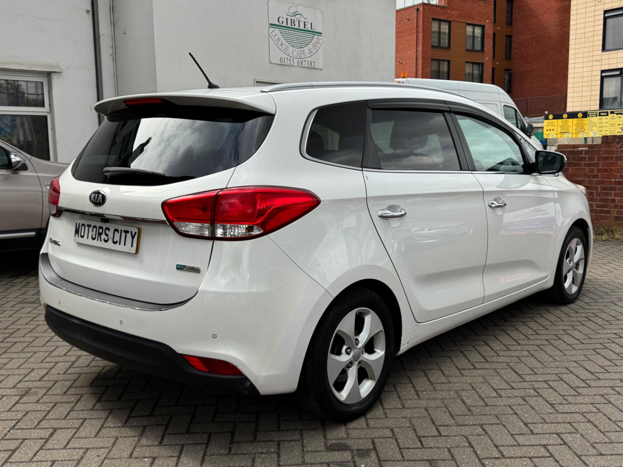 Kia Carens view 10