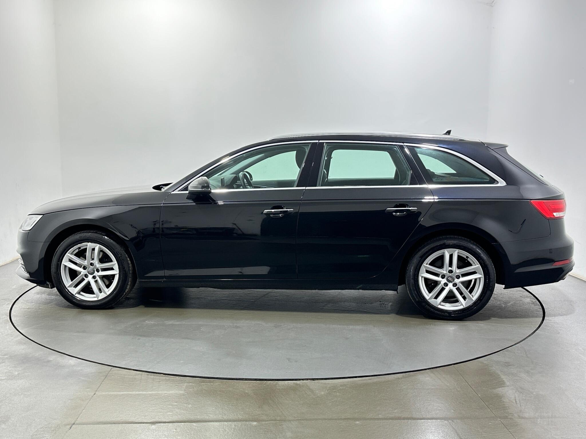 Audi A4 view 5