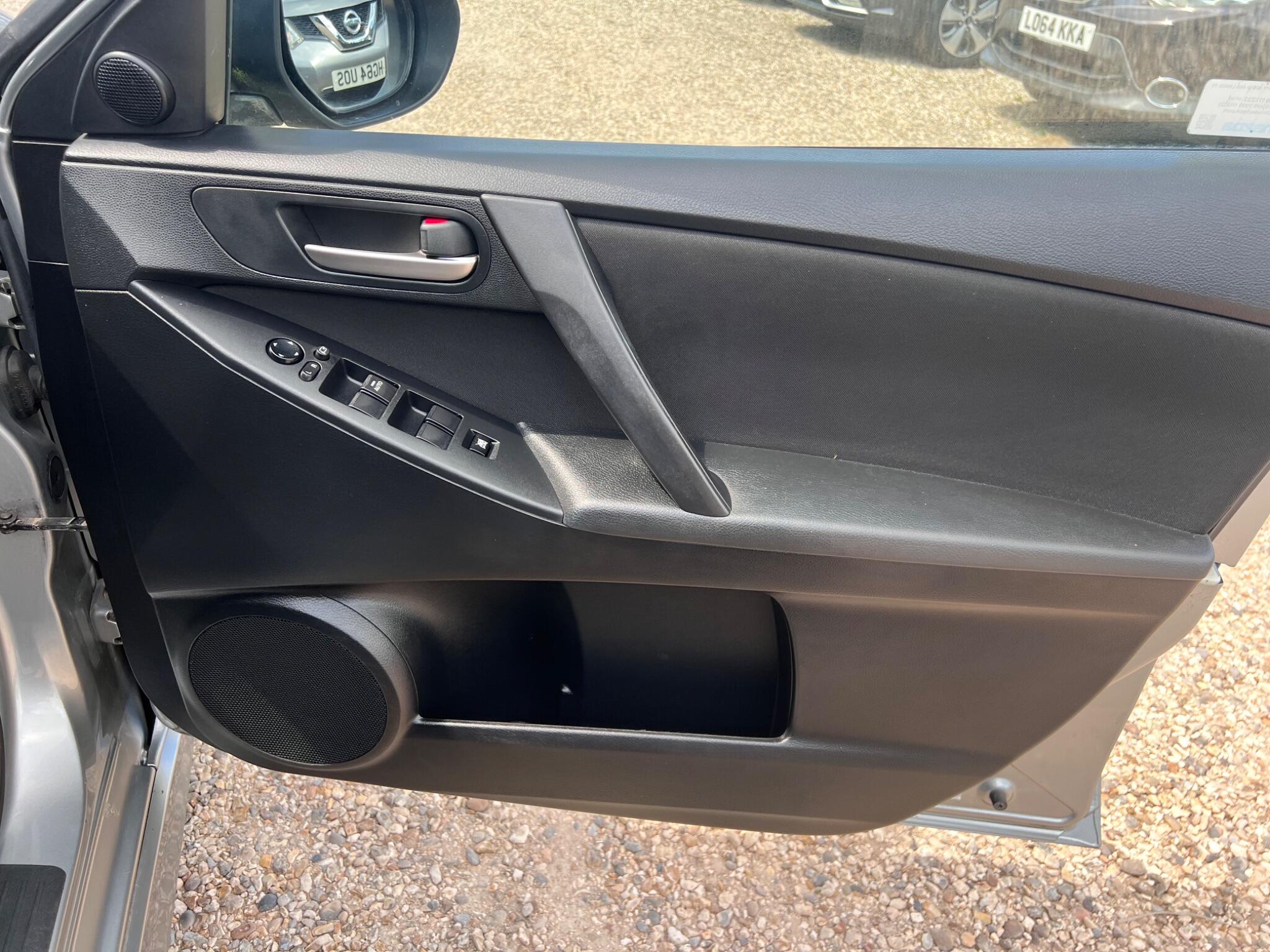 Mazda Mazda3 view 57
