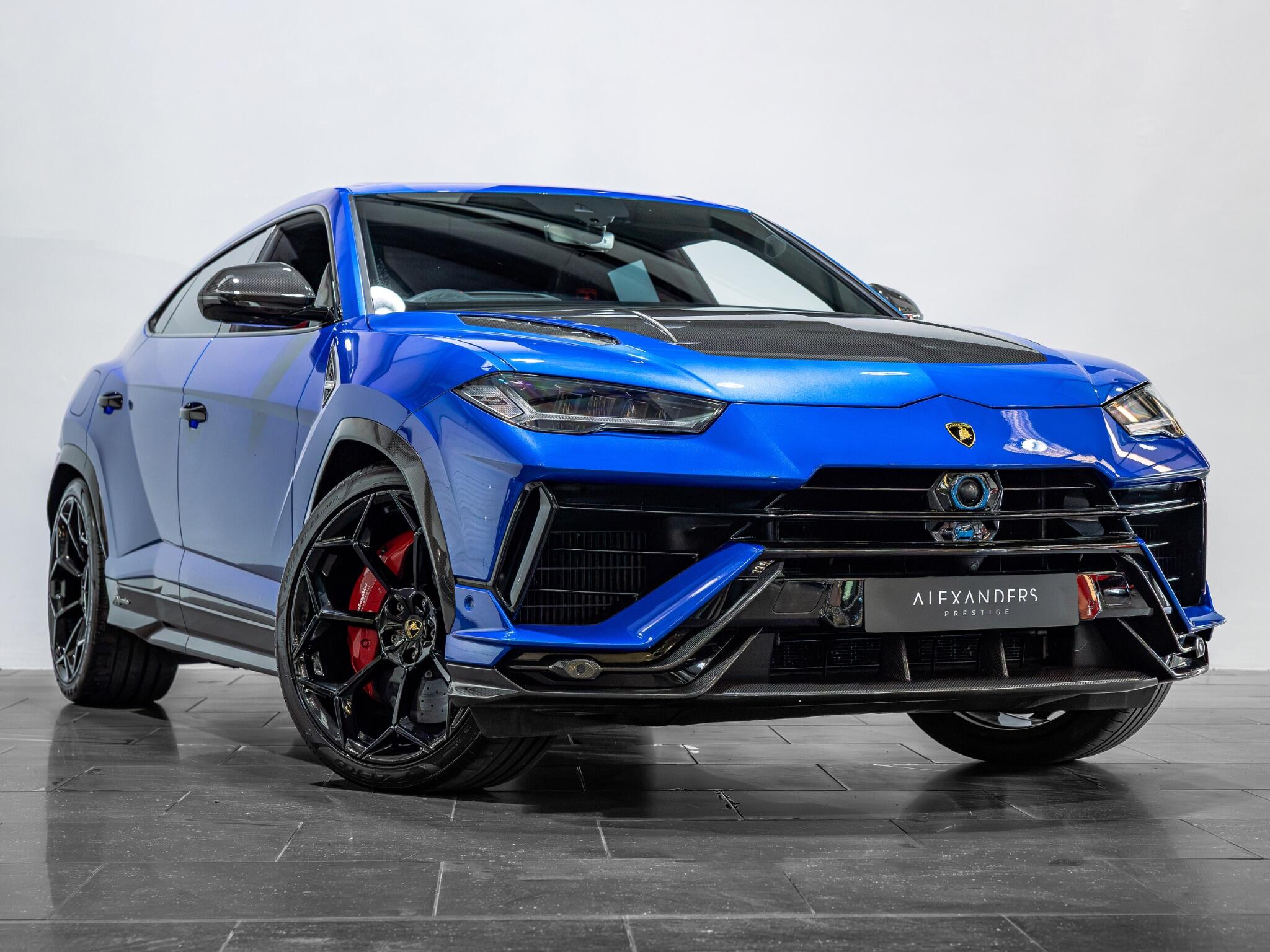 Lamborghini Urus view 6