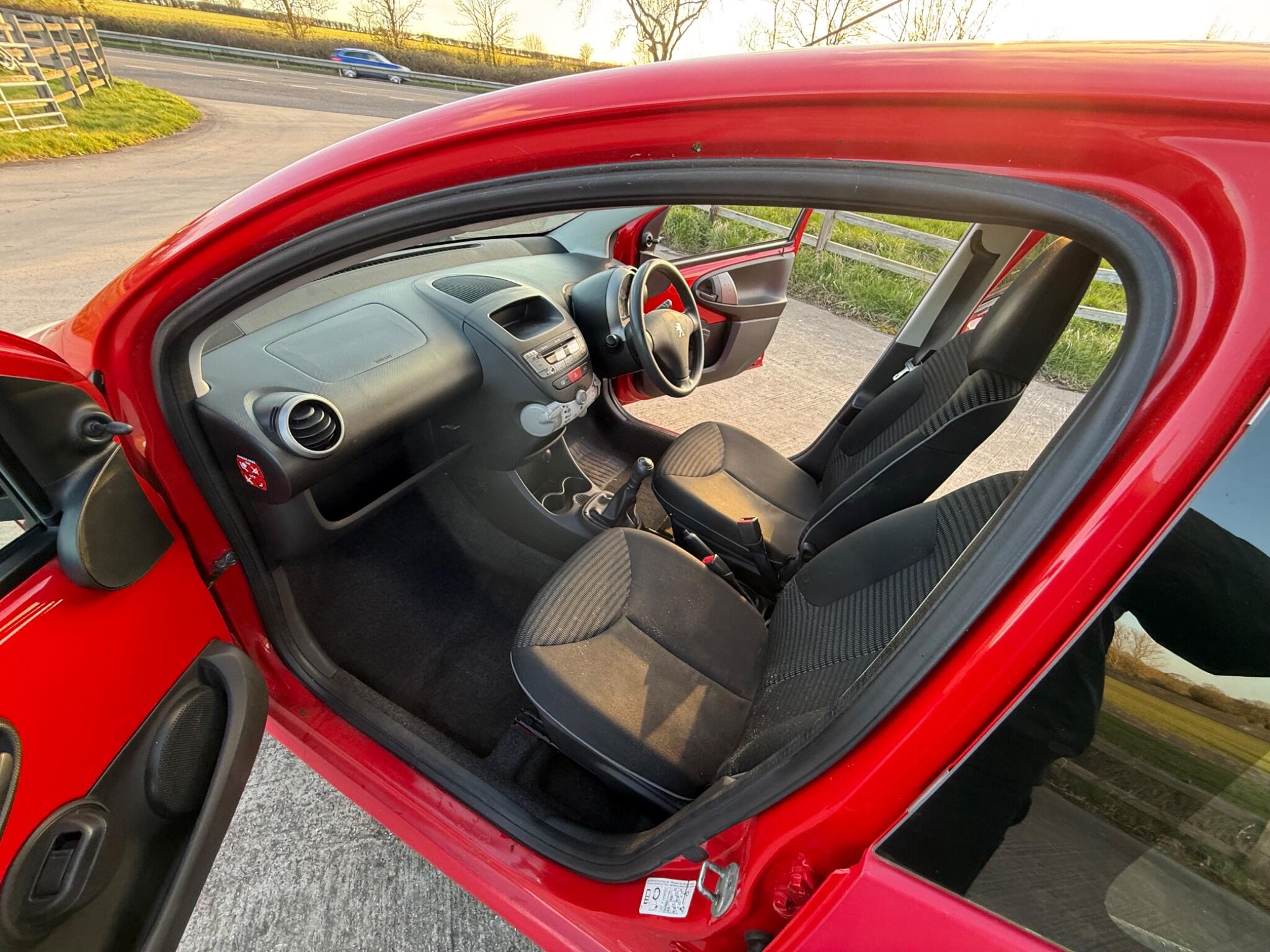 Peugeot 107 1.0 12V Active Euro 5 5dr — photo 37 of 86