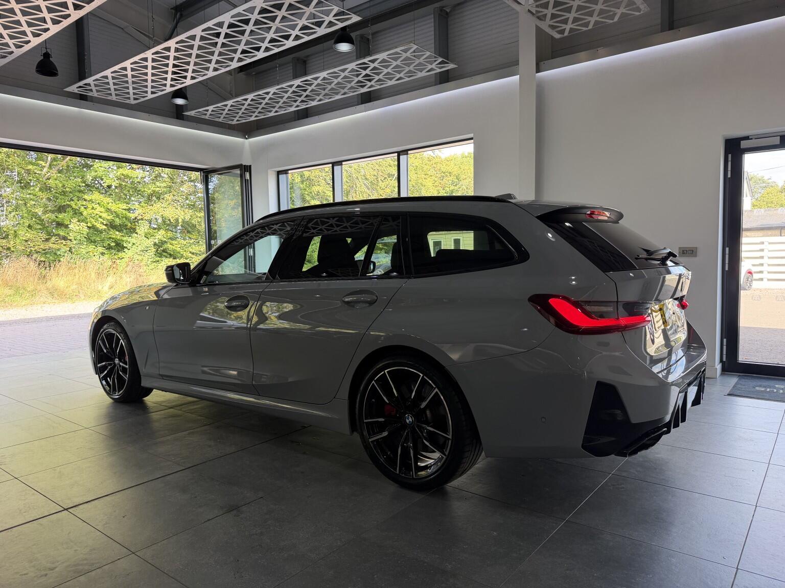 BMW 3 Series view 37