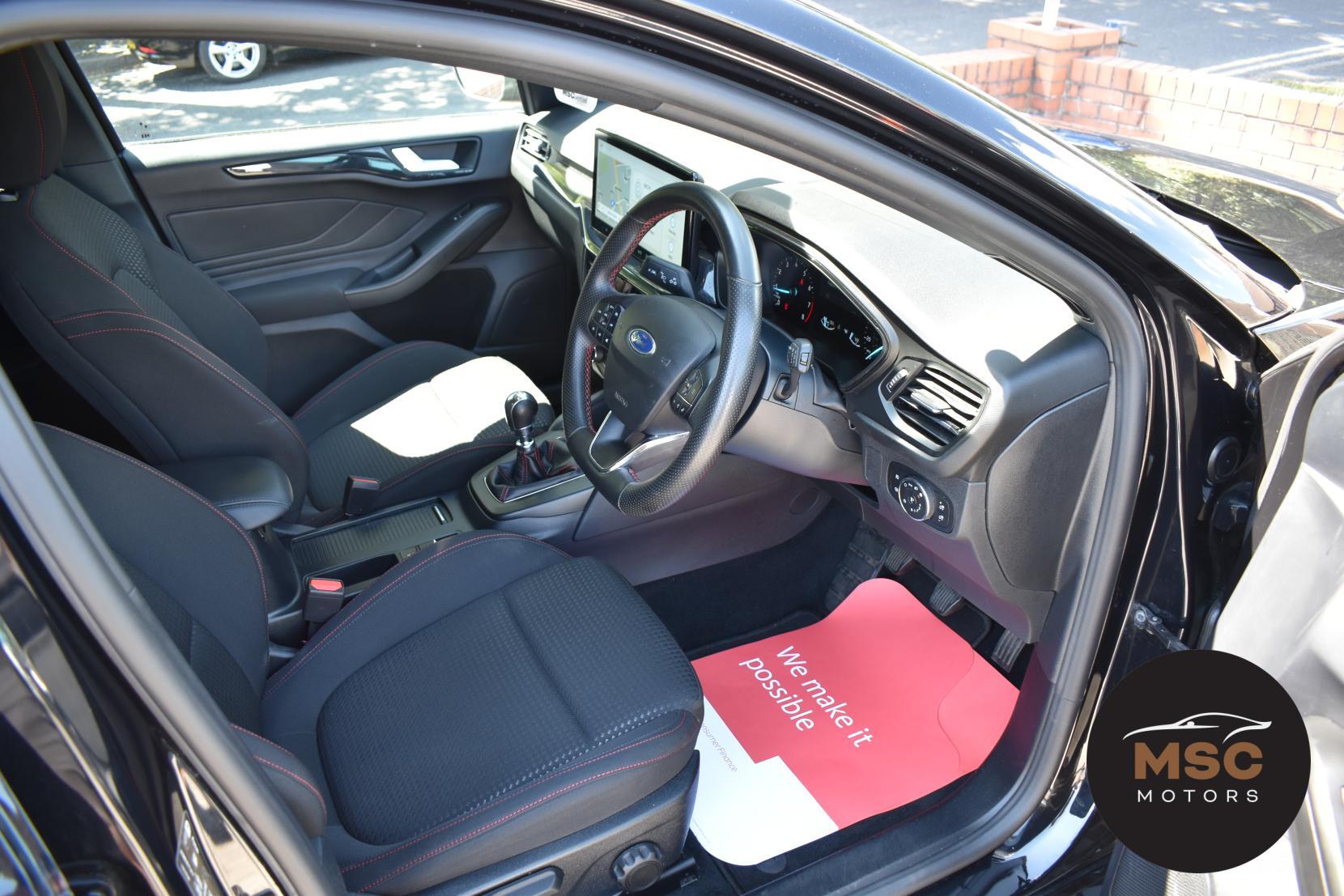 Ford Focus view 31