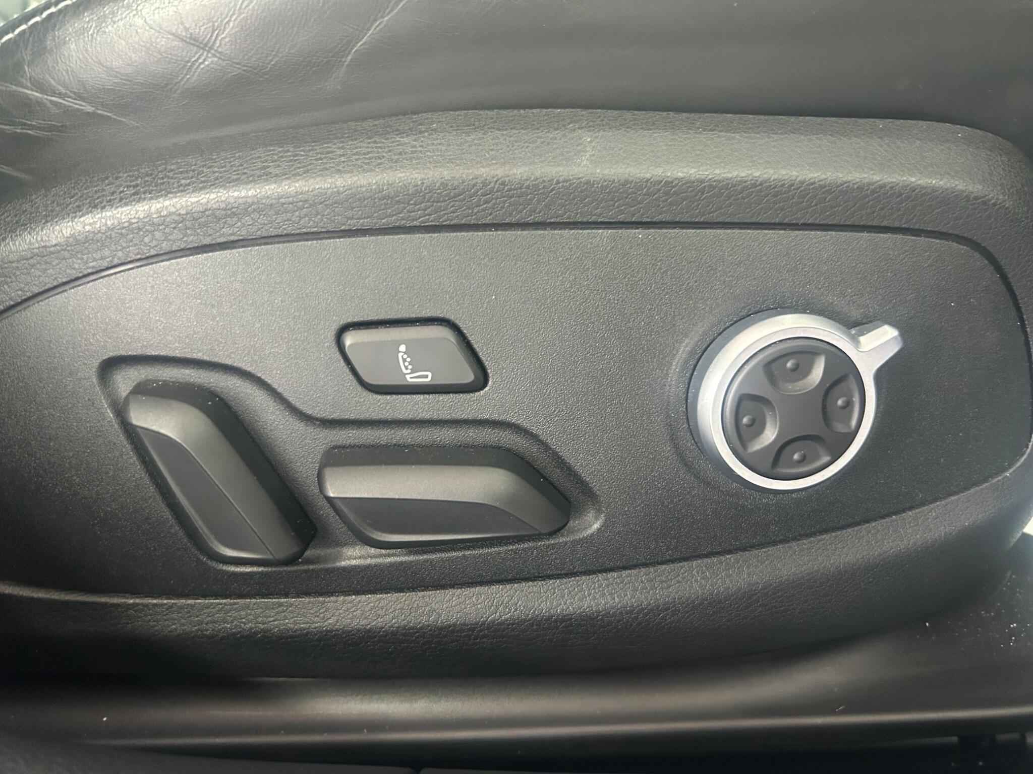 Audi S4 view 16