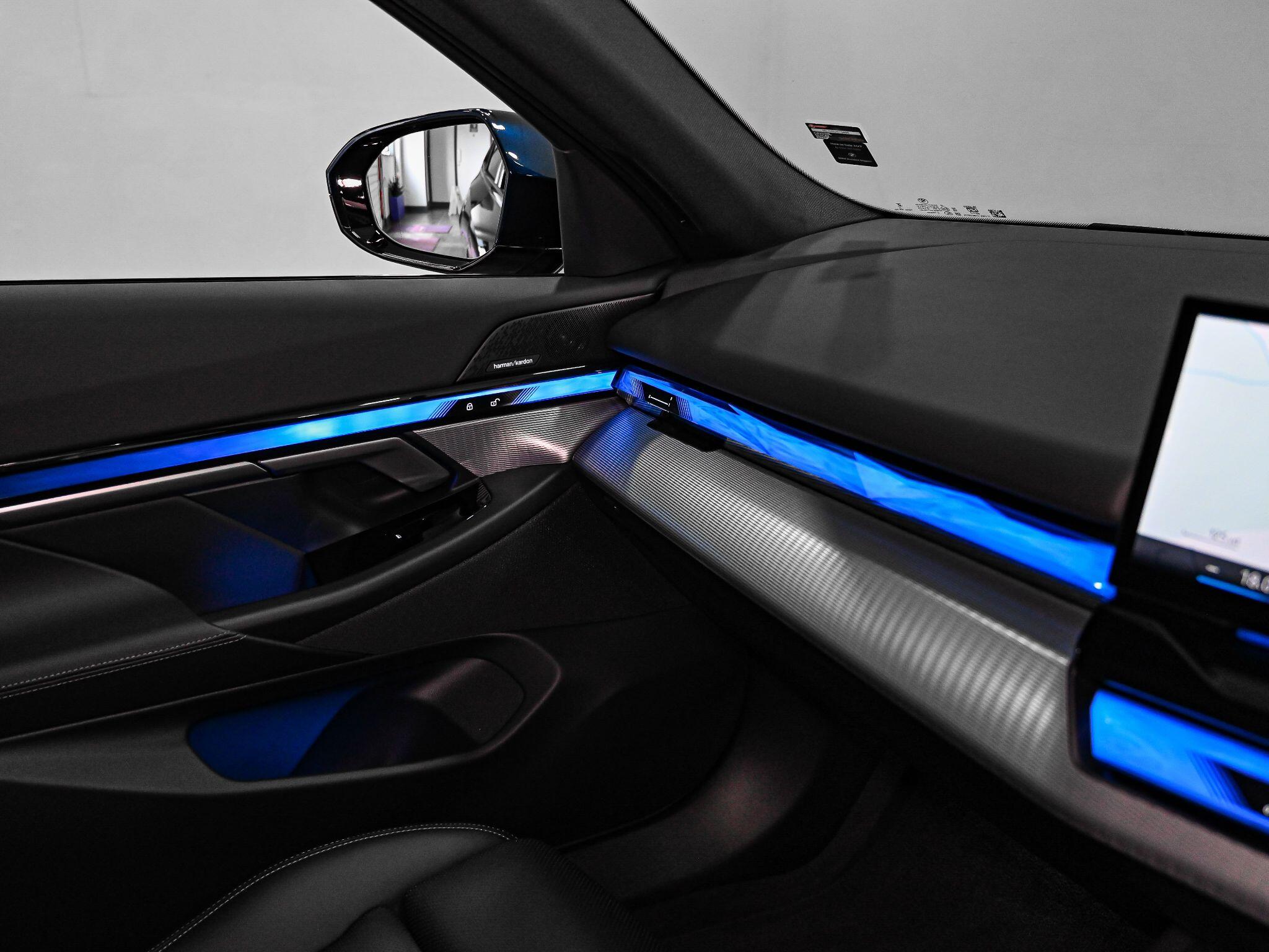 BMW 5 Series view 18