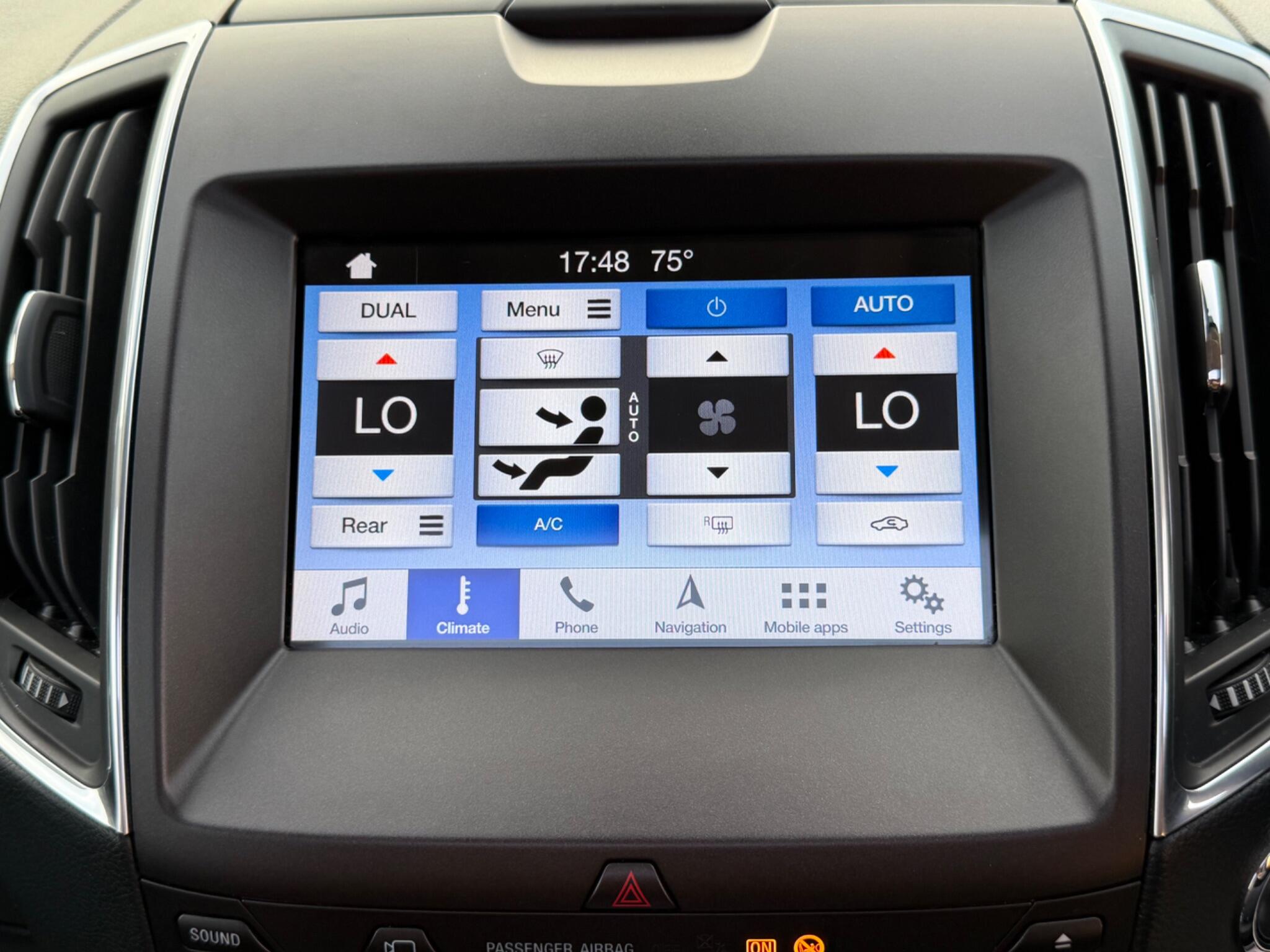 Ford Galaxy view 43