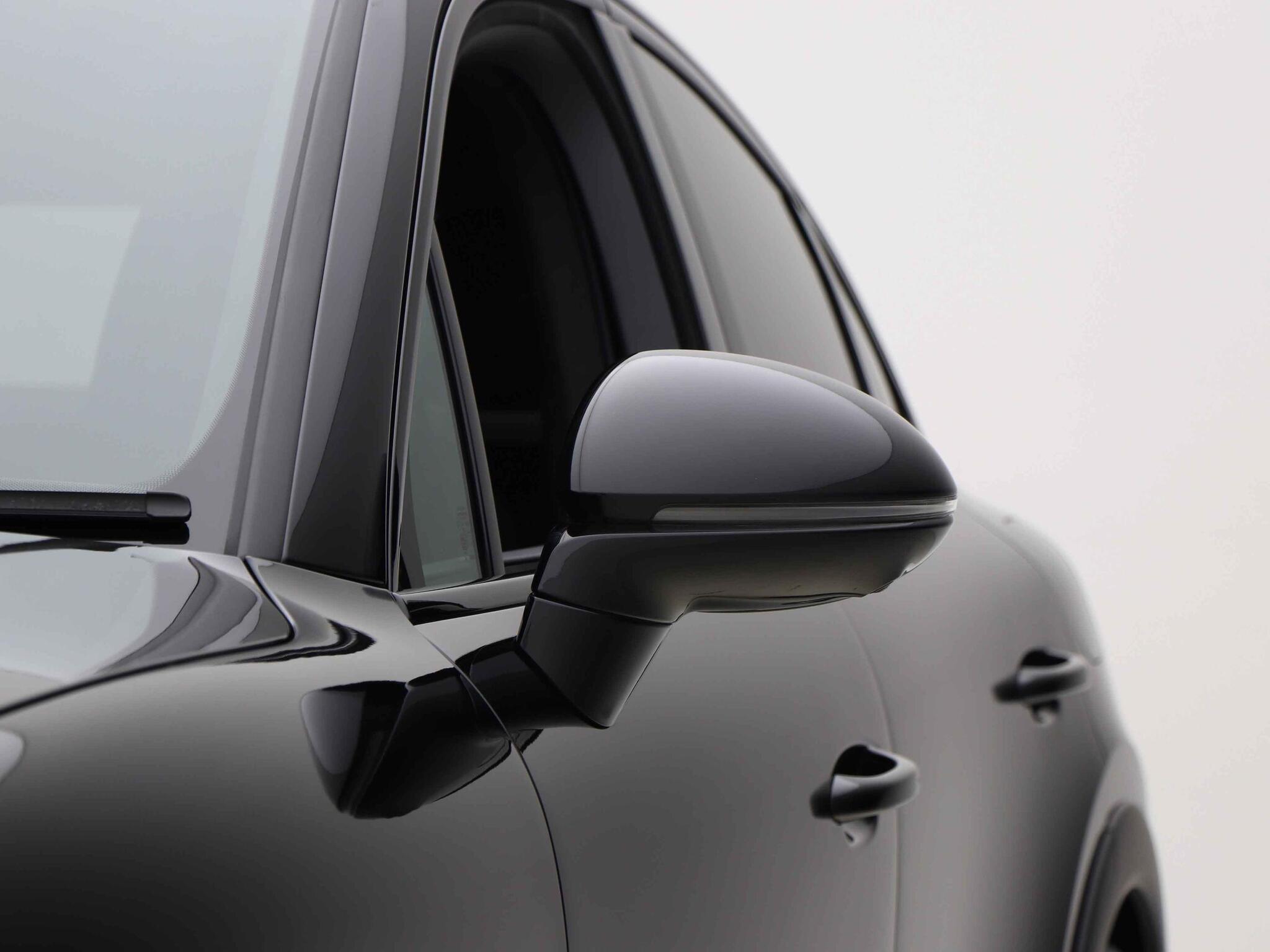 Porsche Cayenne view 14