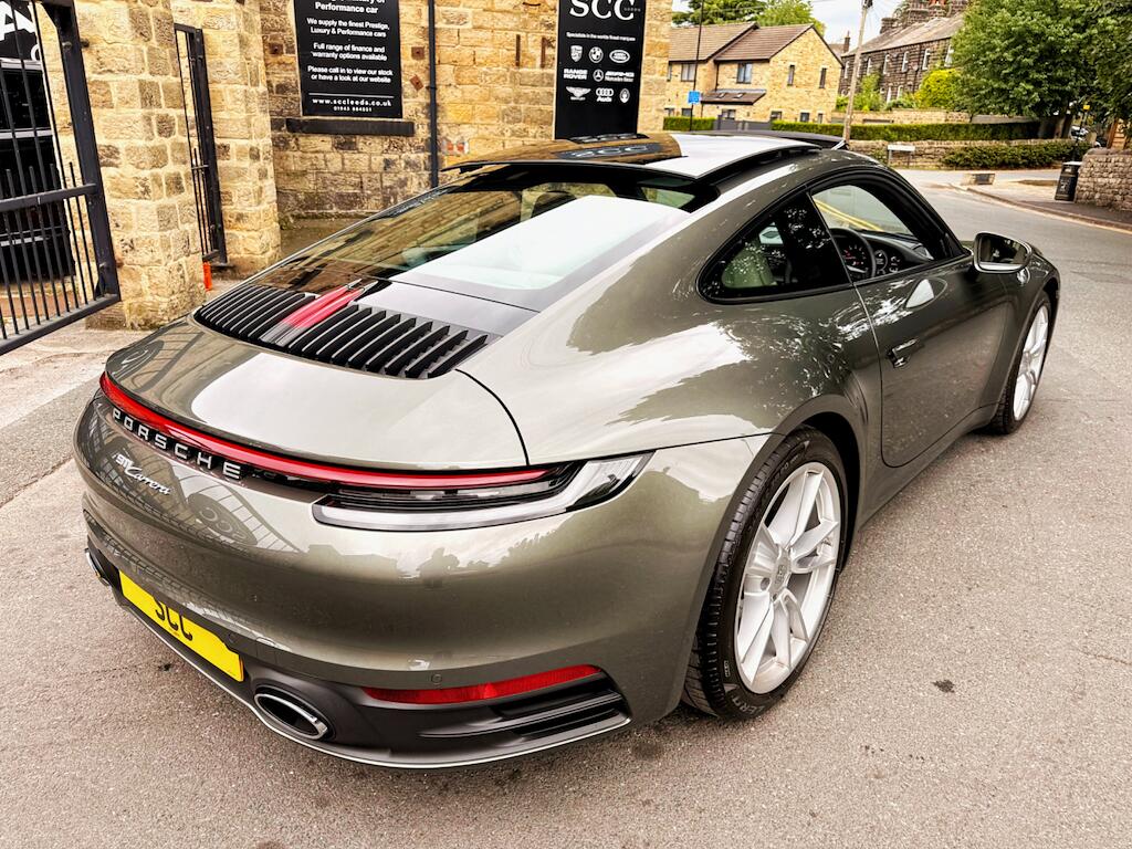 Porsche 911 view 12