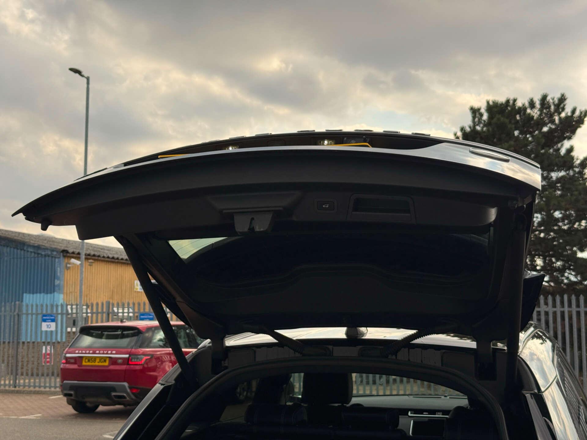 Land Rover Range Rover Velar view 31