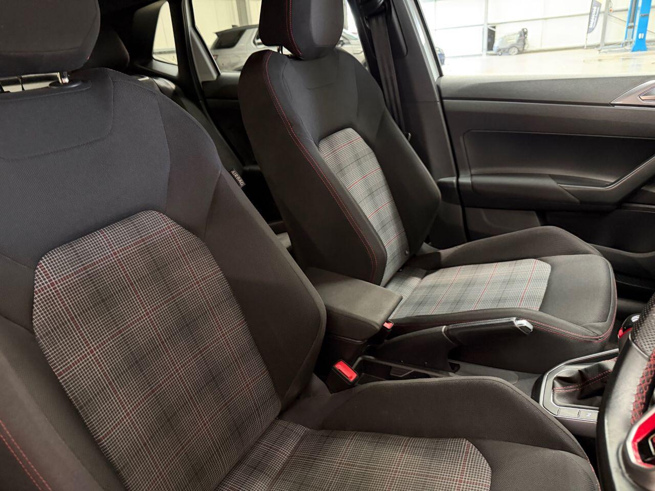 Volkswagen Polo view 4
