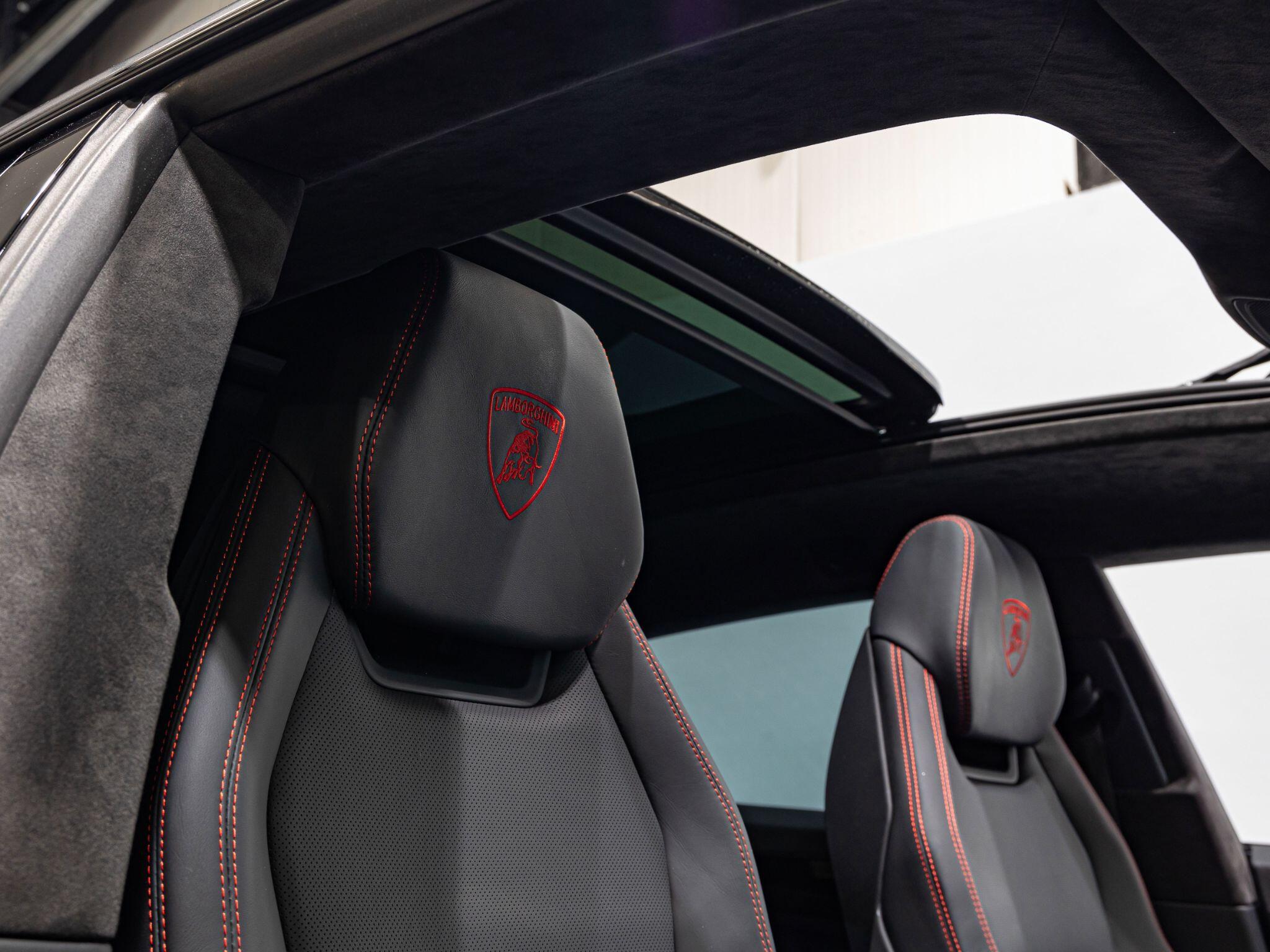 Lamborghini Urus view 4