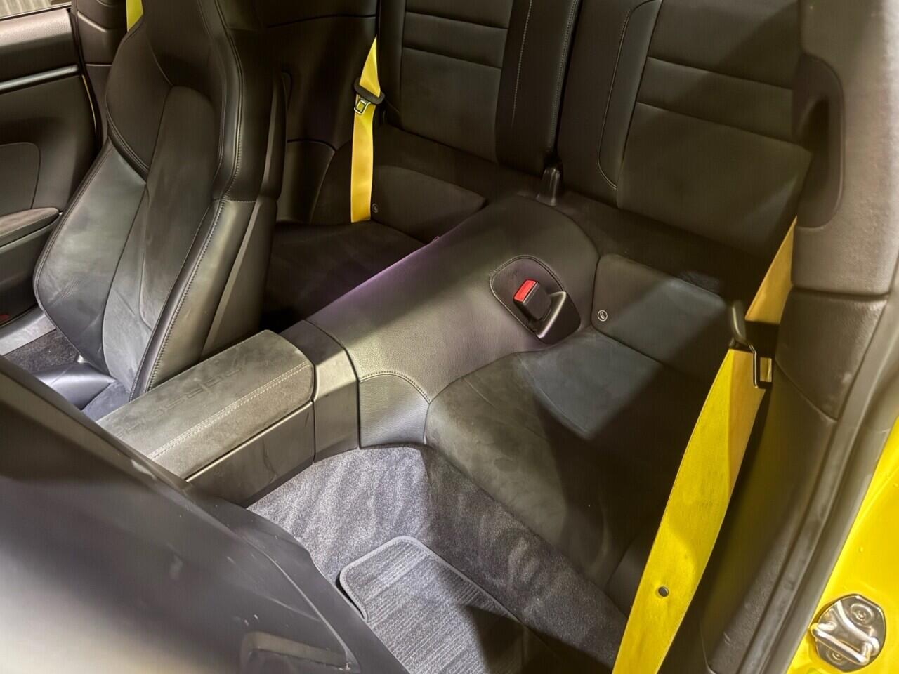 Porsche 911 view 31