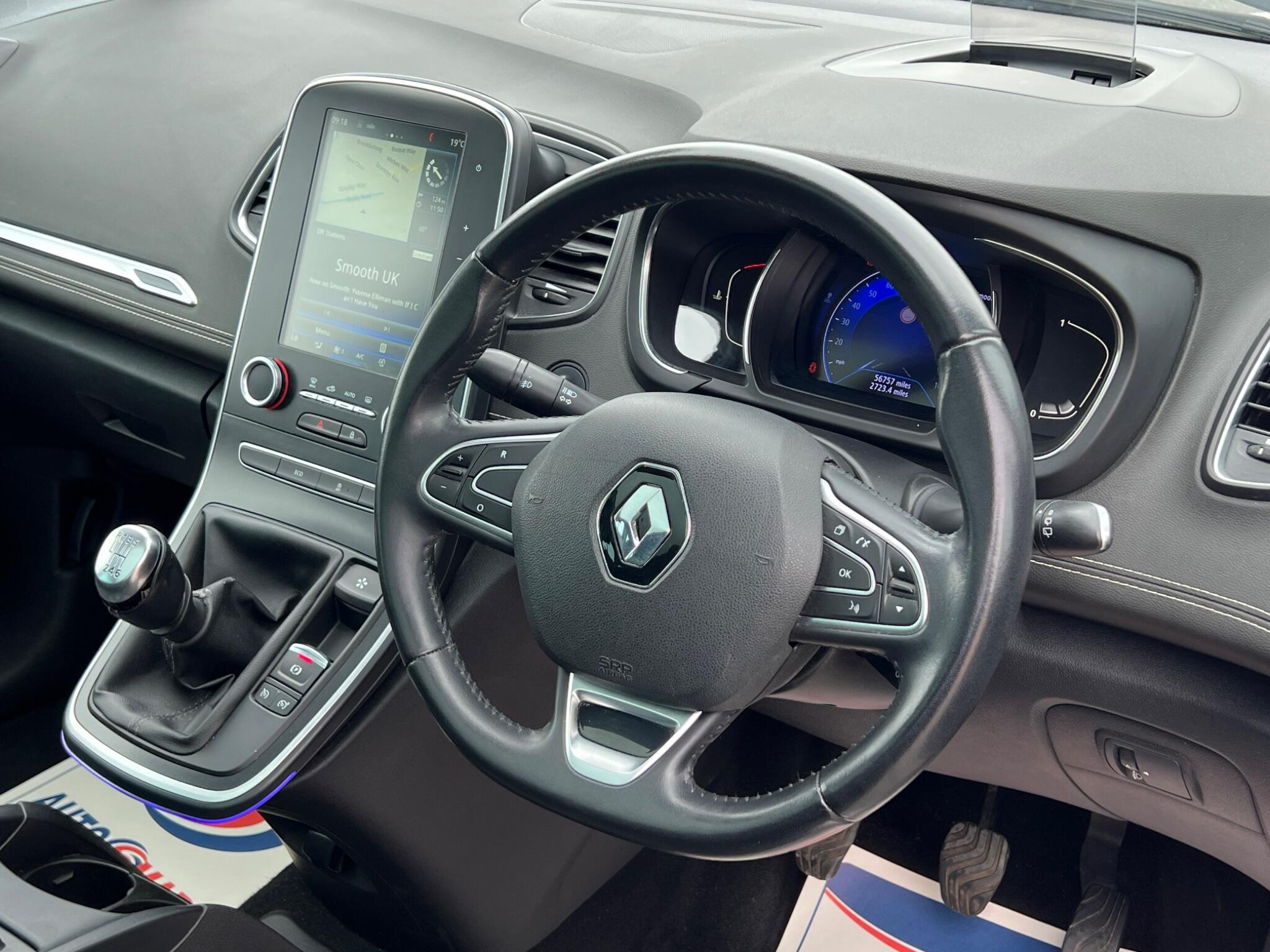 Renault Grand Scenic view 3