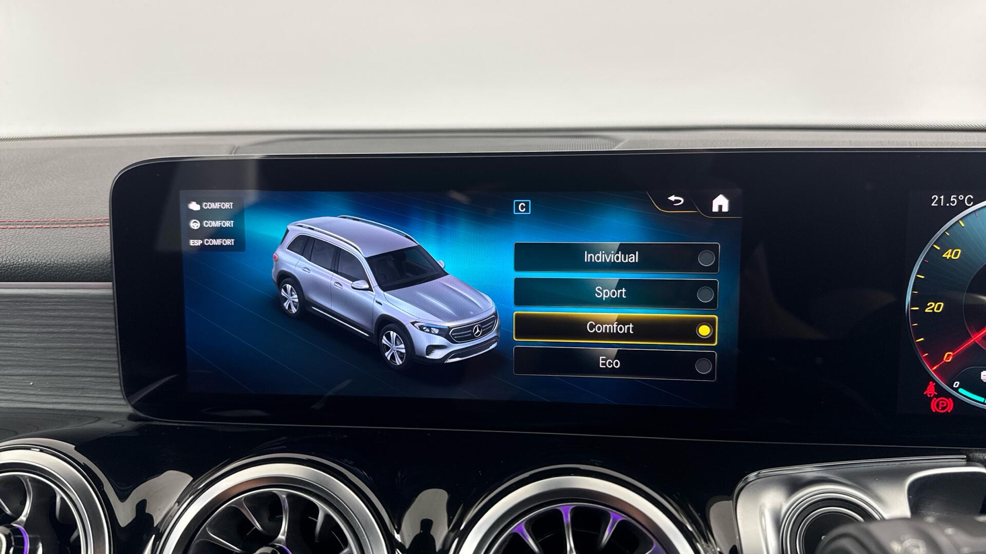 Mercedes-Benz Eqb 300 view 34
