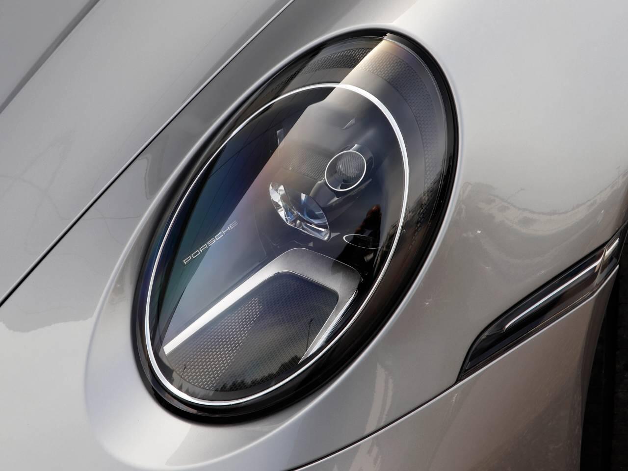 Porsche 911 view 30
