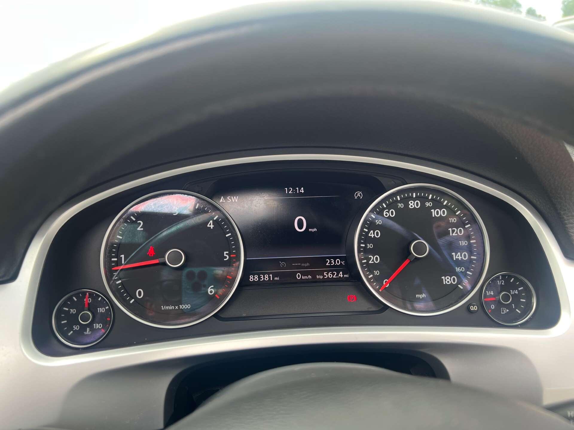 Volkswagen Touareg view 18