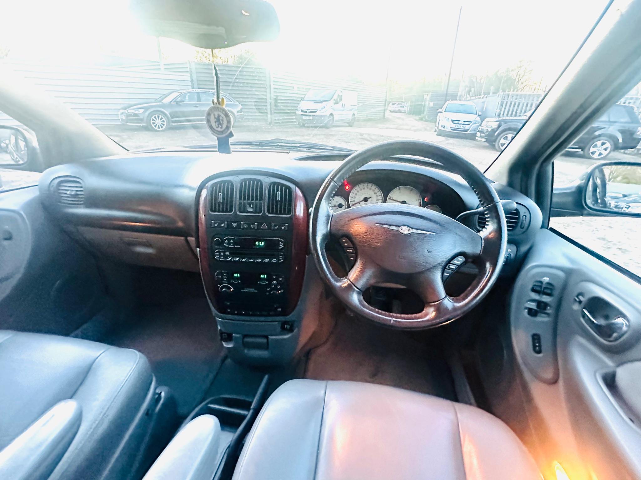 Chrysler Grand Voyager view 19
