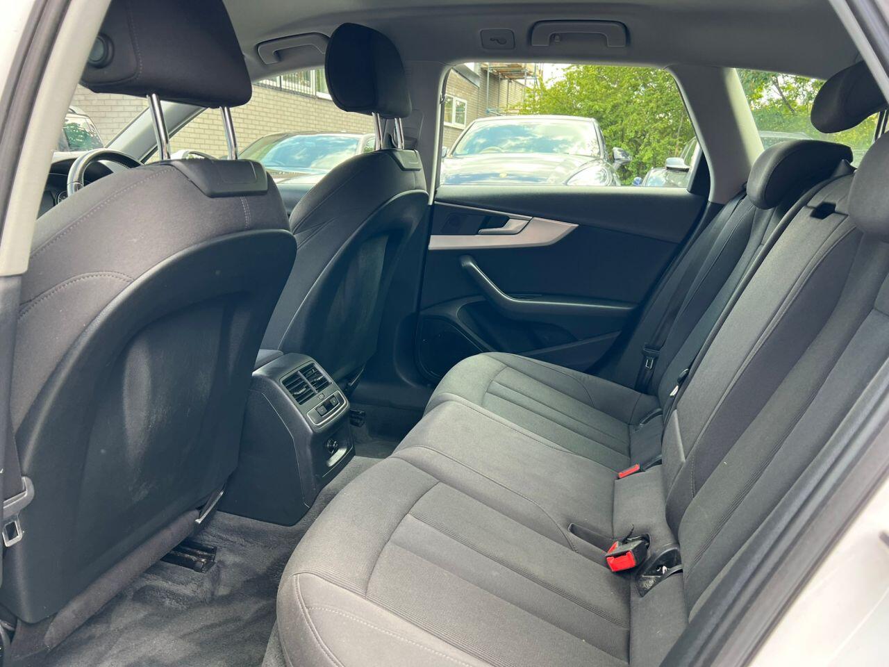Audi A4 view 23