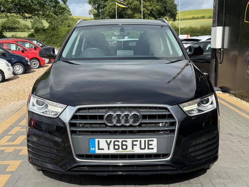 Audi Q3 view 8