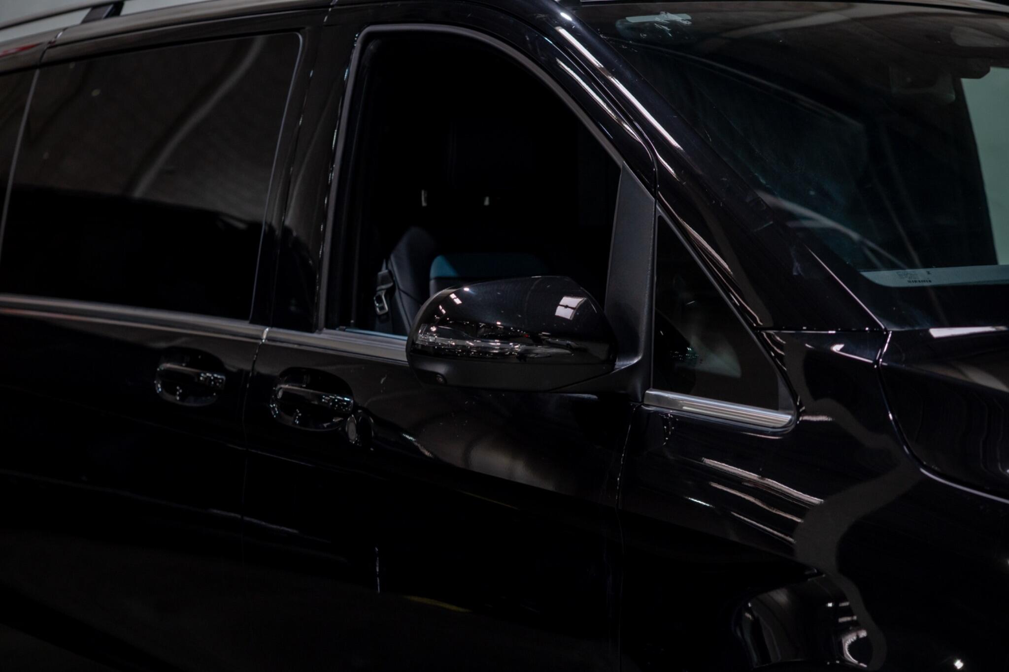 Mercedes-Benz V-Class view 36