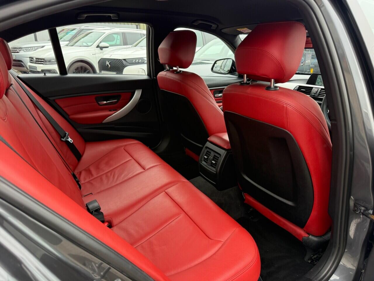 BMW 3 Series view 15