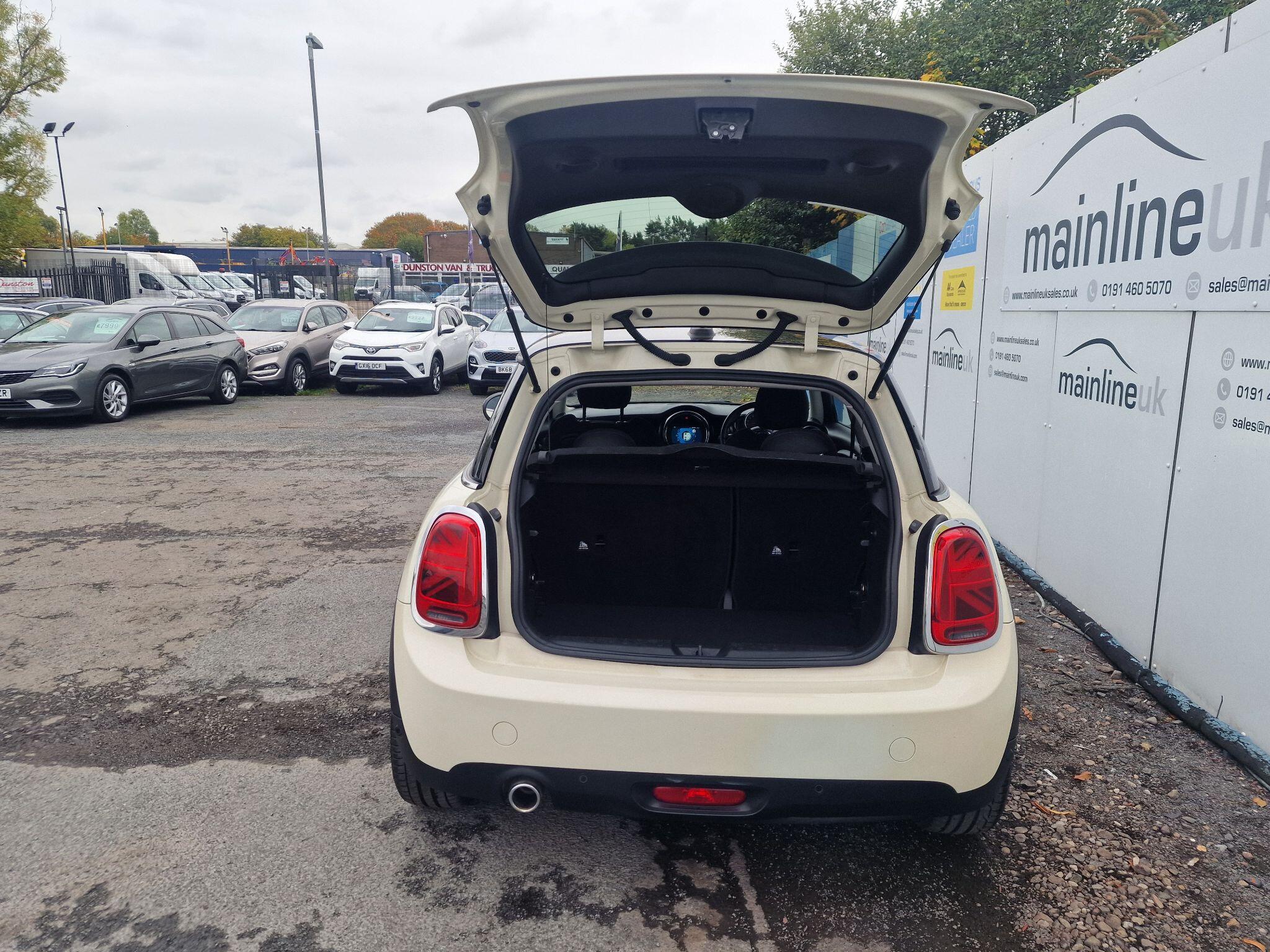 MINI Hatch view 18