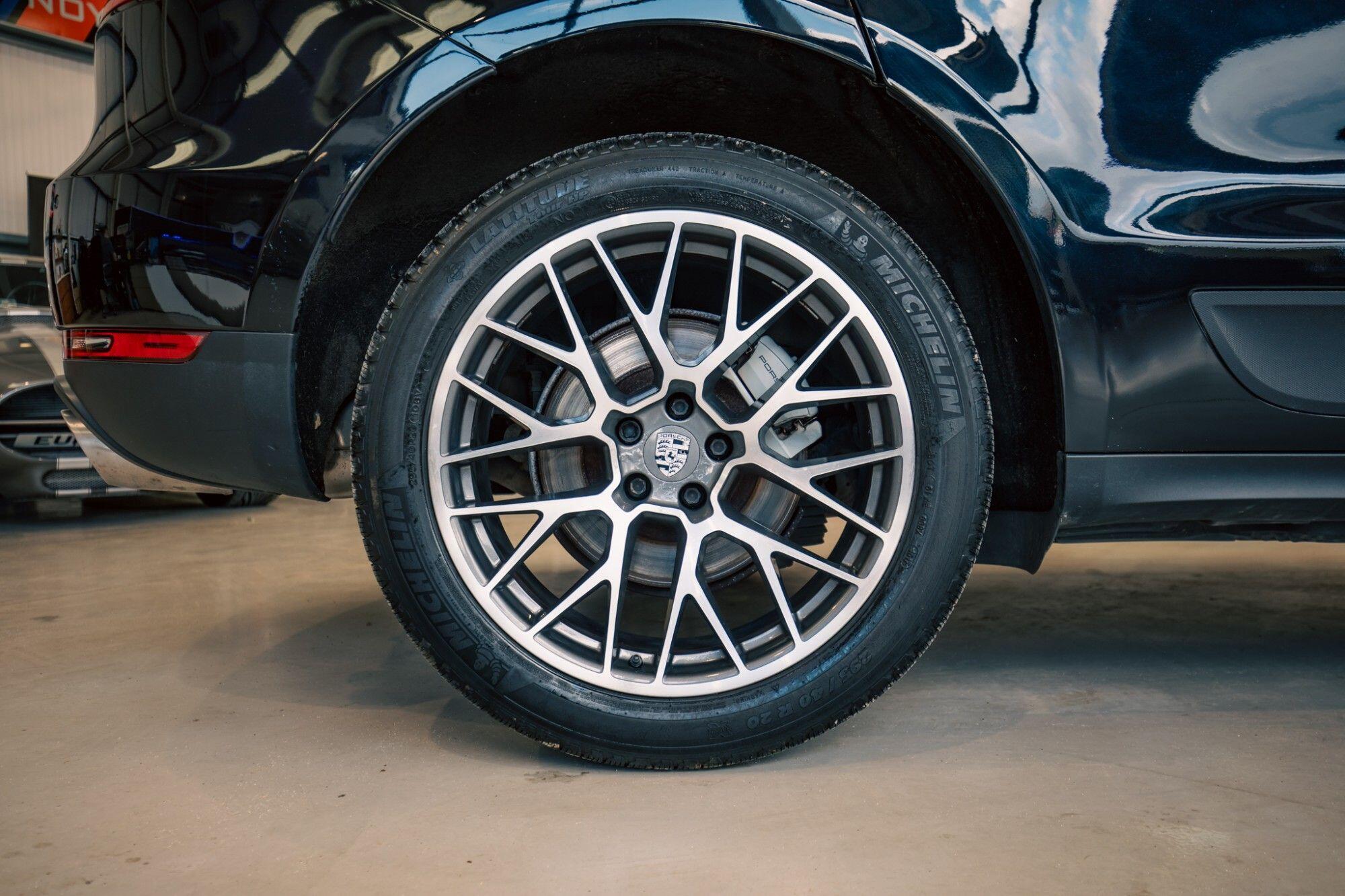 Porsche Macan view 7