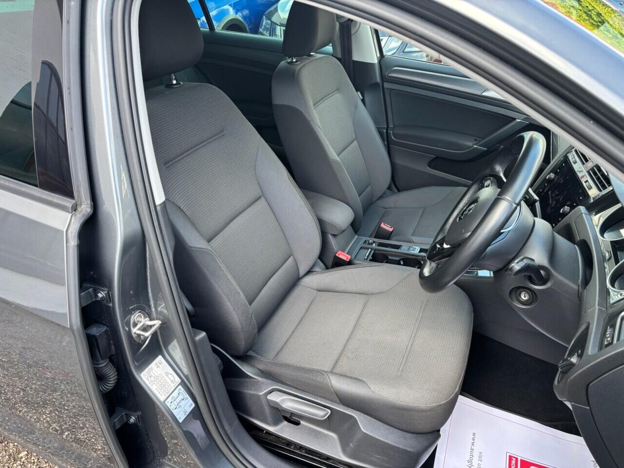 Volkswagen Golf view 10