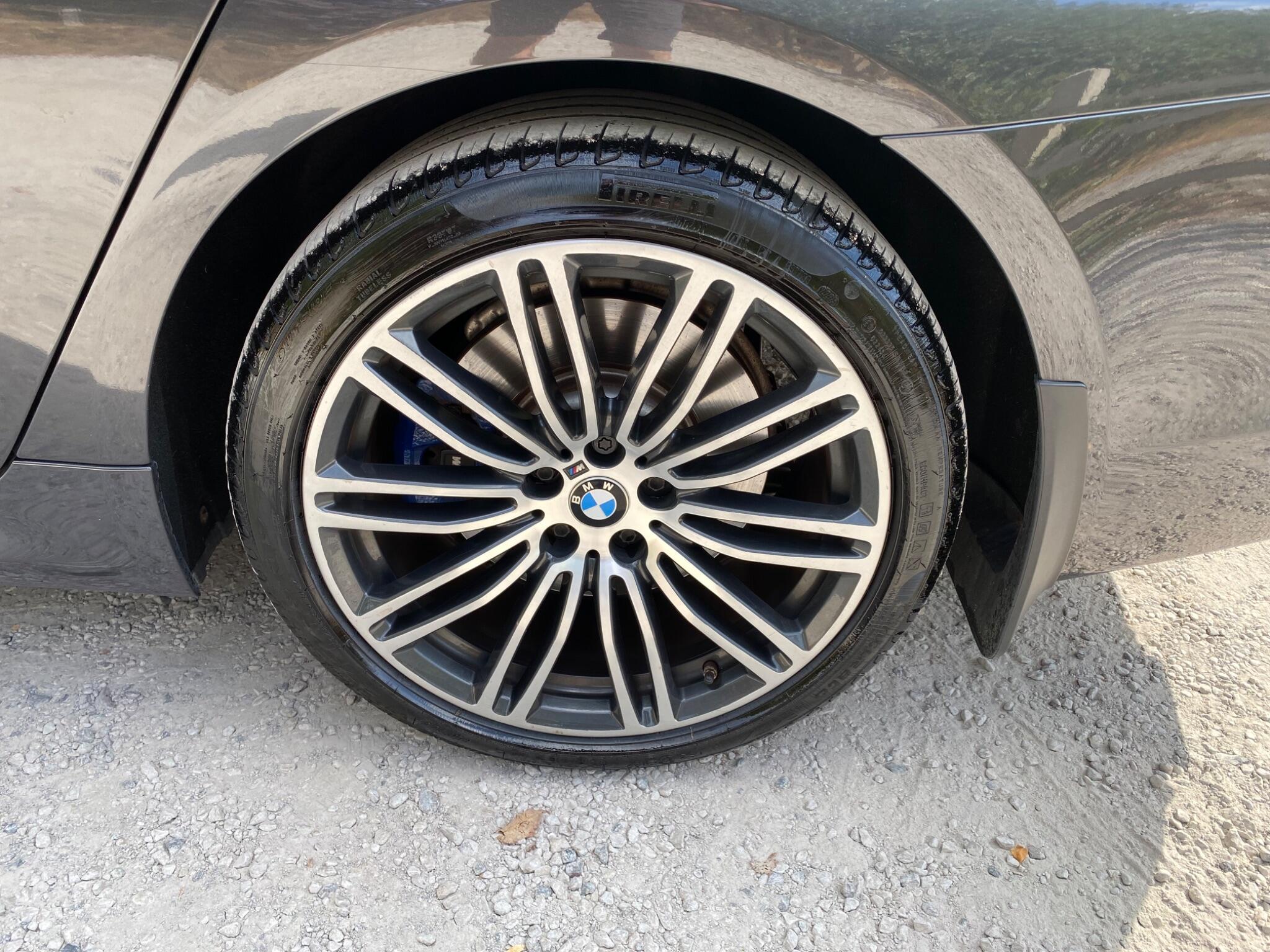 BMW 5 Series view 40