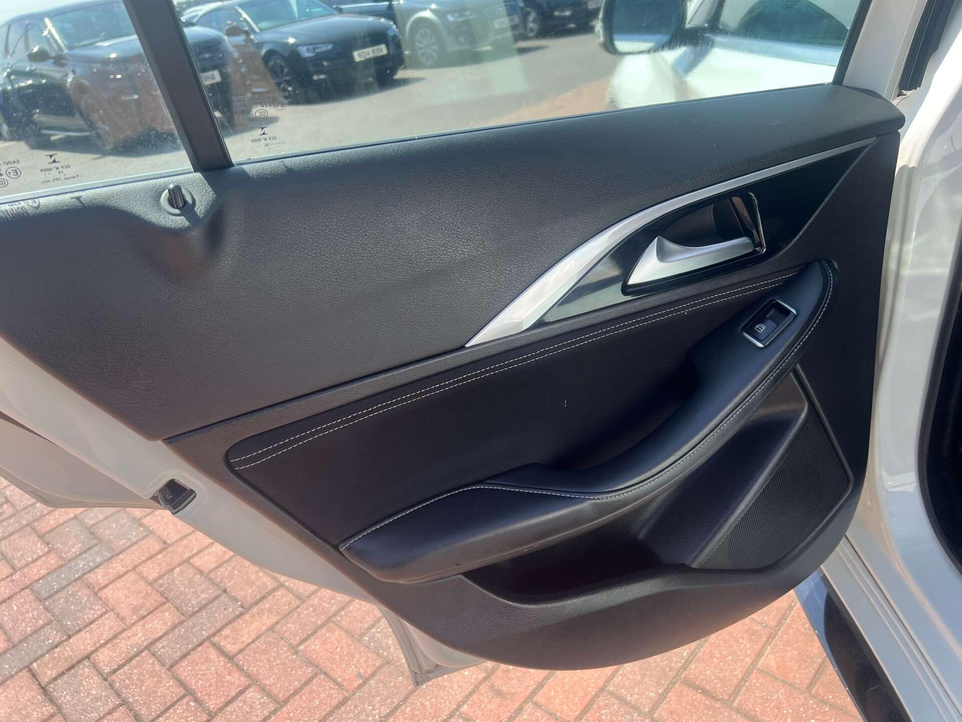 Infiniti Q30 view 42
