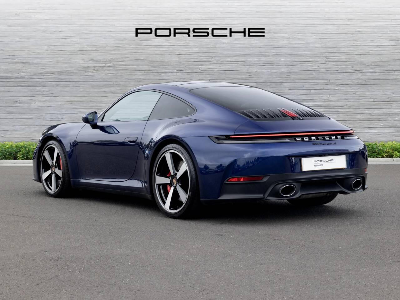 Porsche 911 view 11