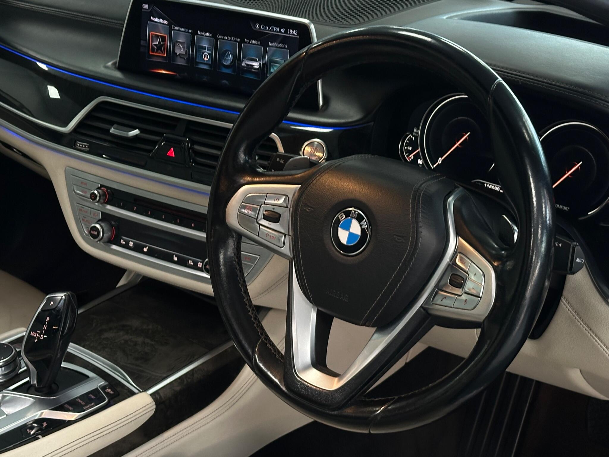 BMW 7 Series view 15