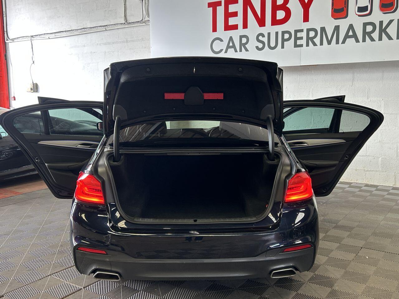 BMW 5 Series view 15