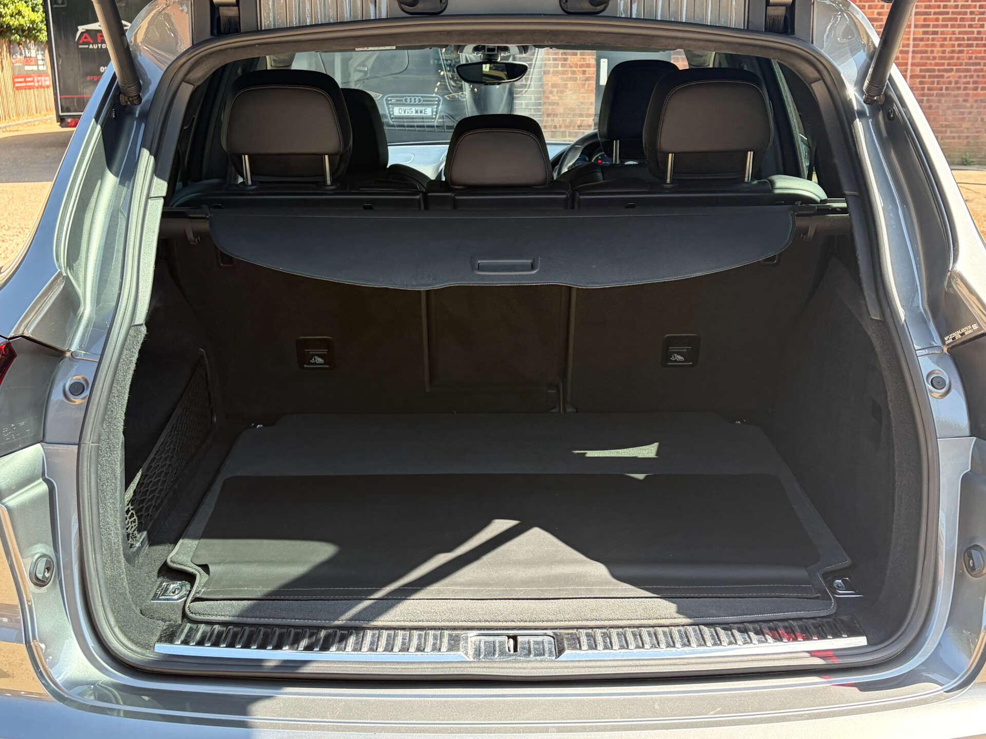 Porsche Cayenne view 54