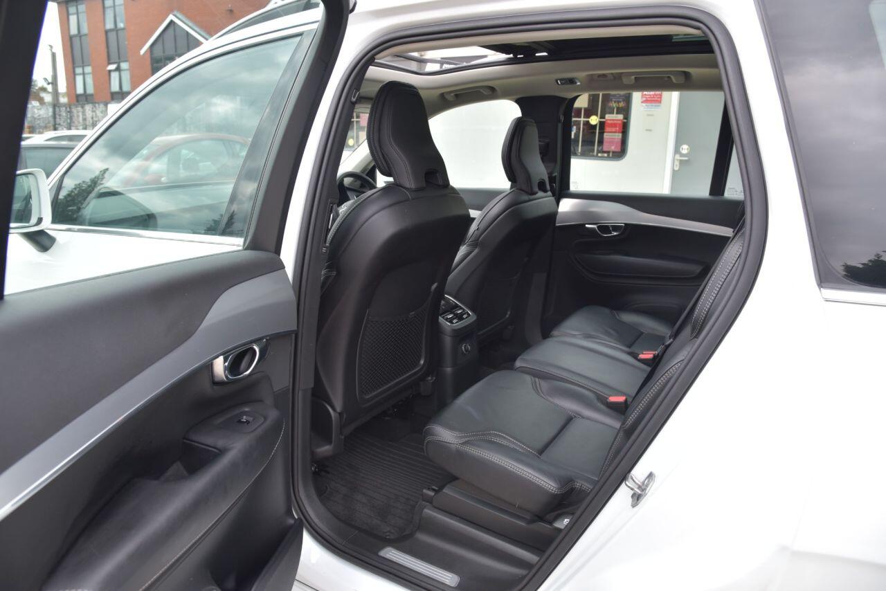 Volvo XC90 view 26