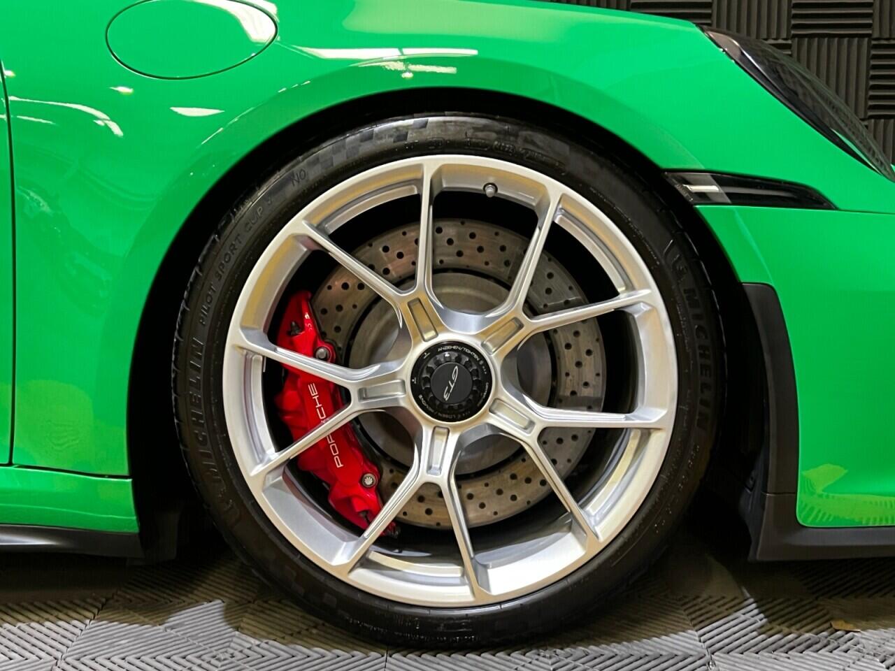 Porsche 911 view 8