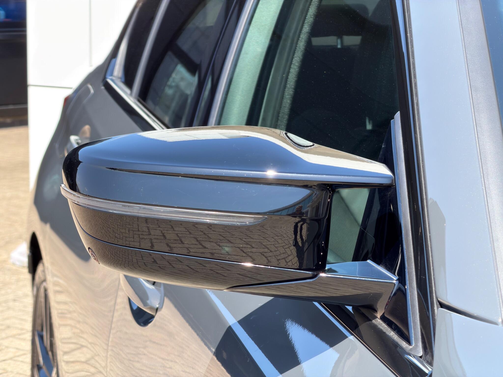BMW 3 Series view 35