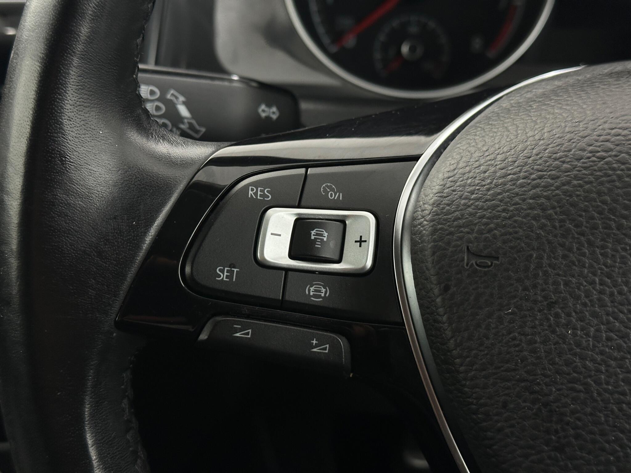 Volkswagen Golf view 15