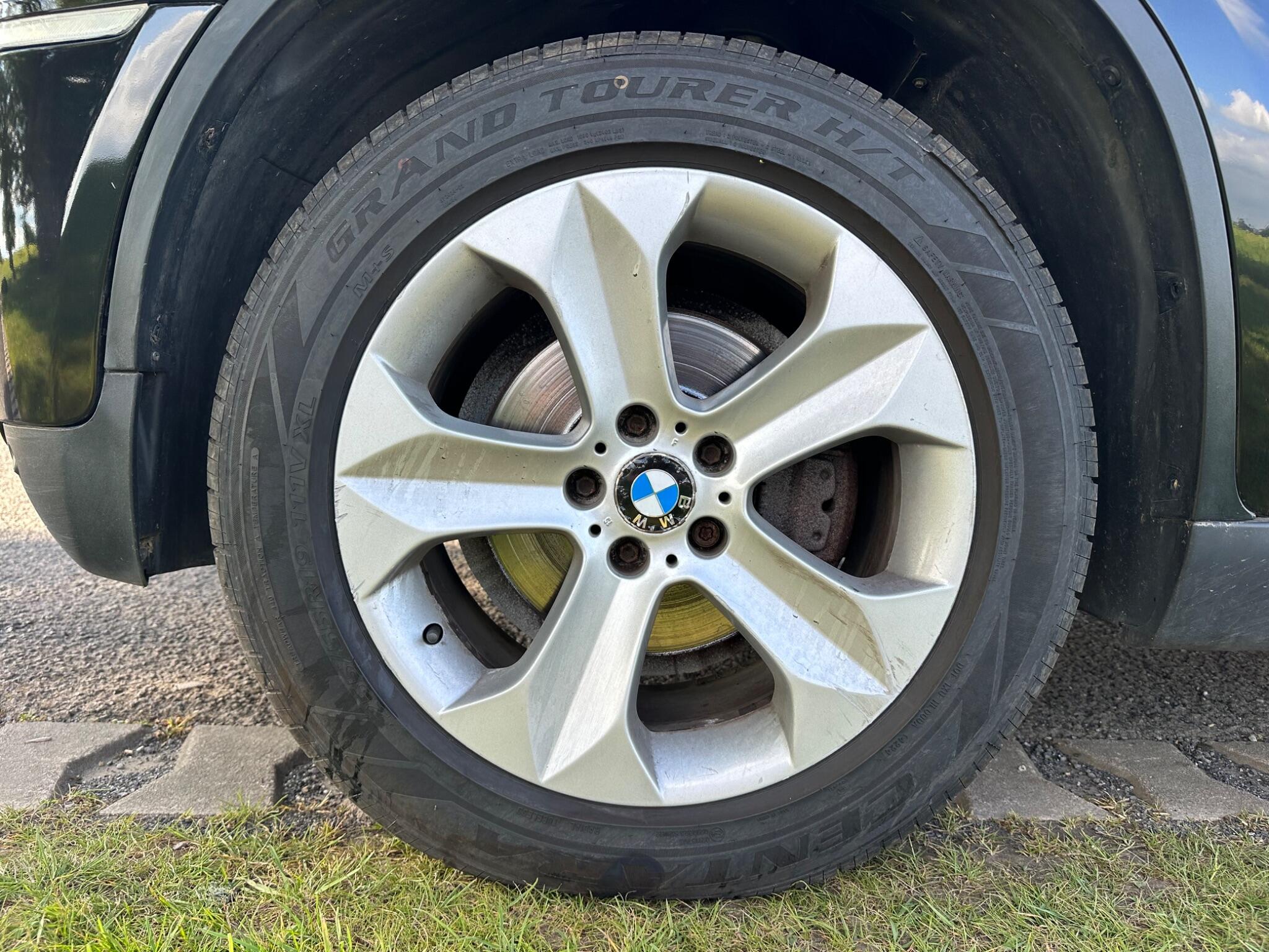 BMW X6 view 25