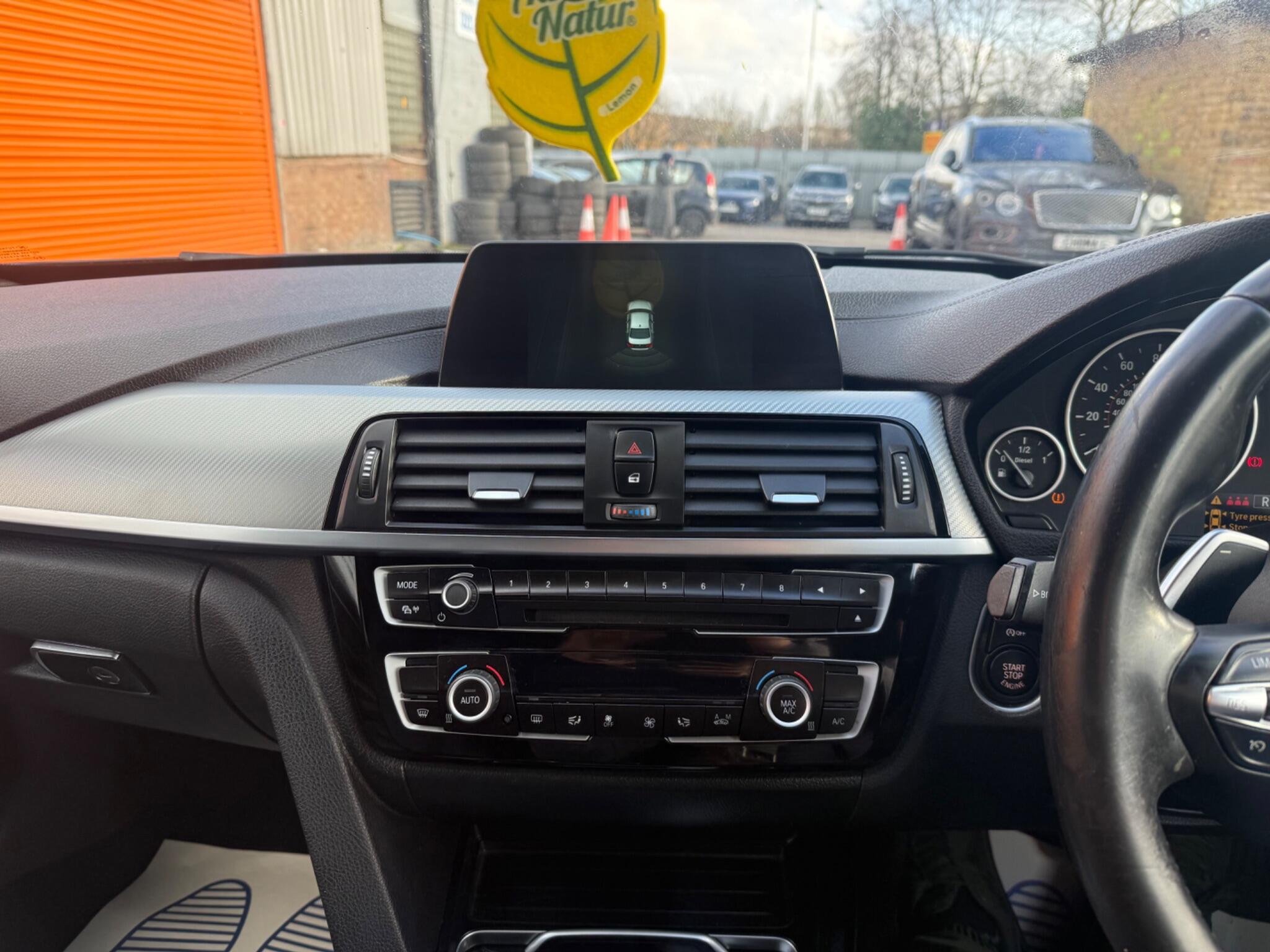 BMW 3 Series view 28