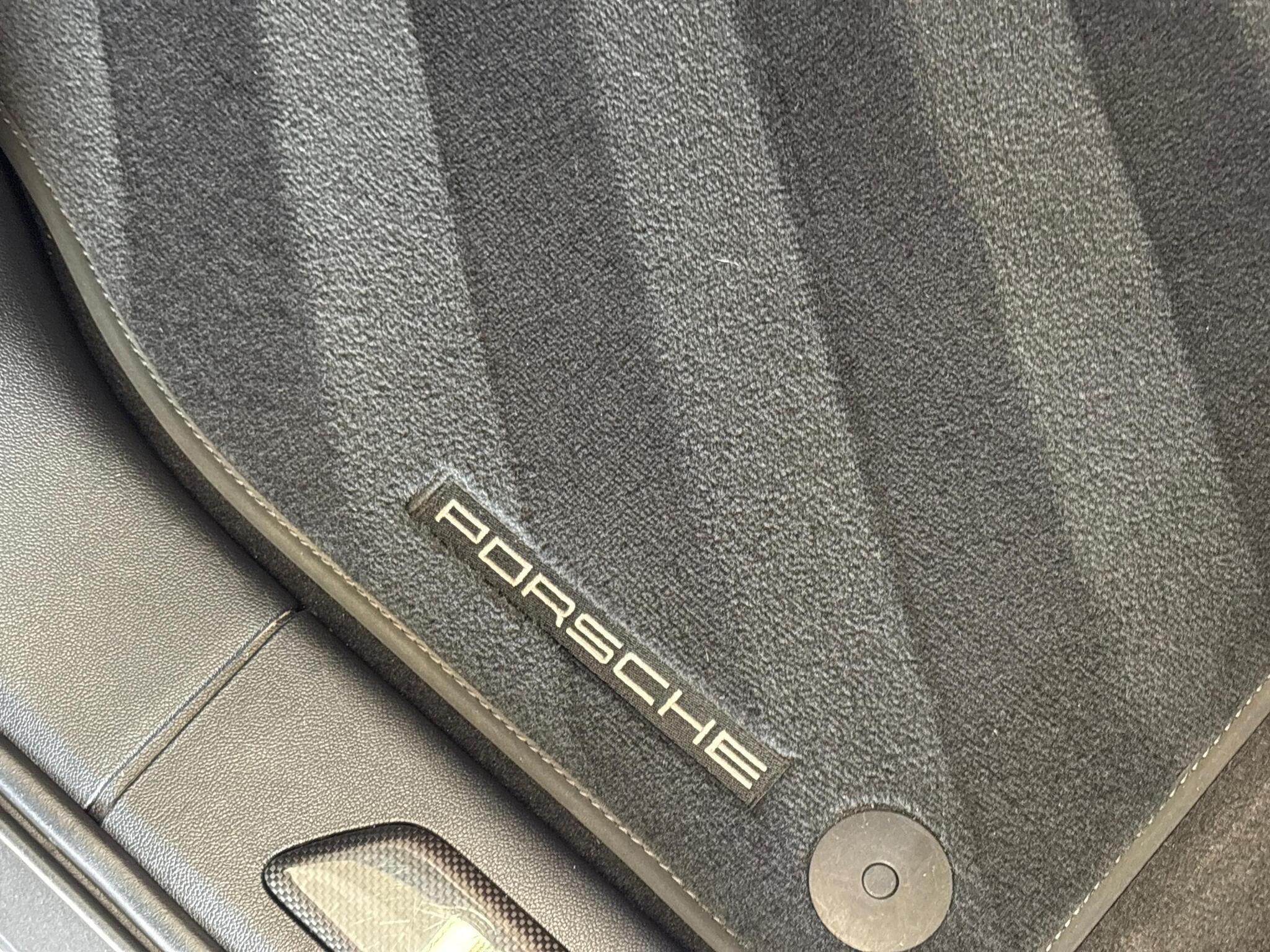 Porsche Cayenne view 32