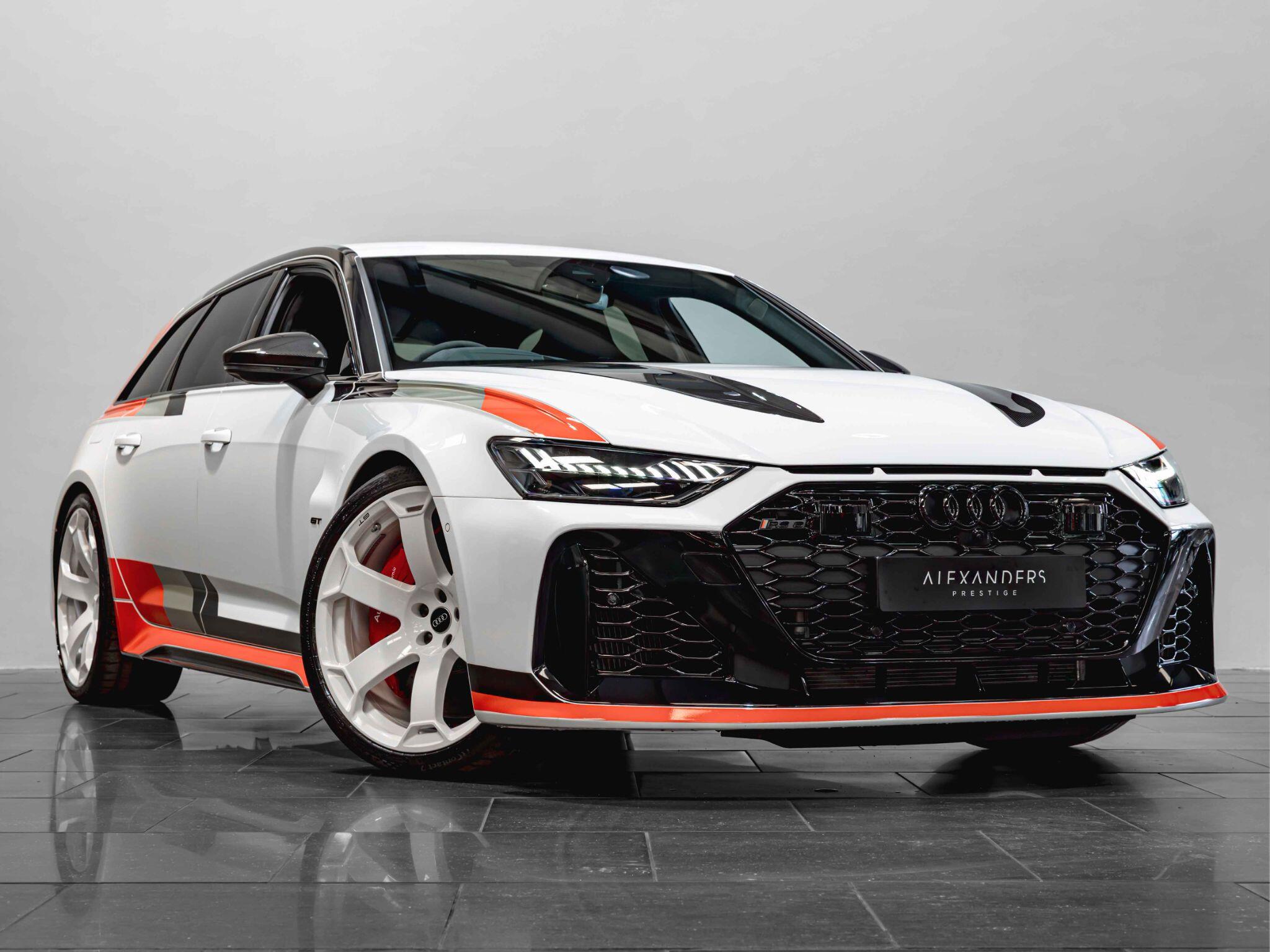 Audi RS6 Avant view 8