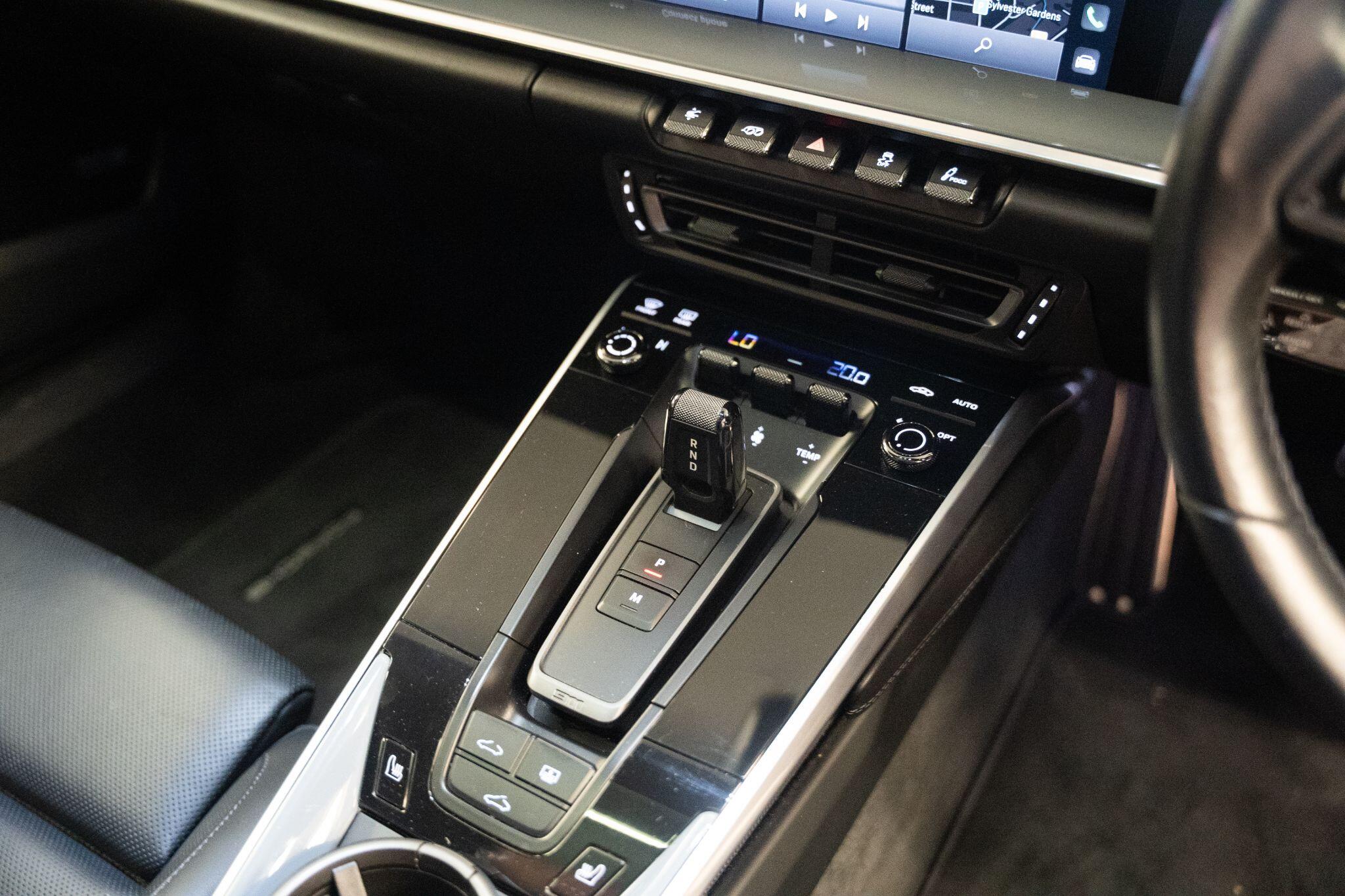 Porsche 911 view 28